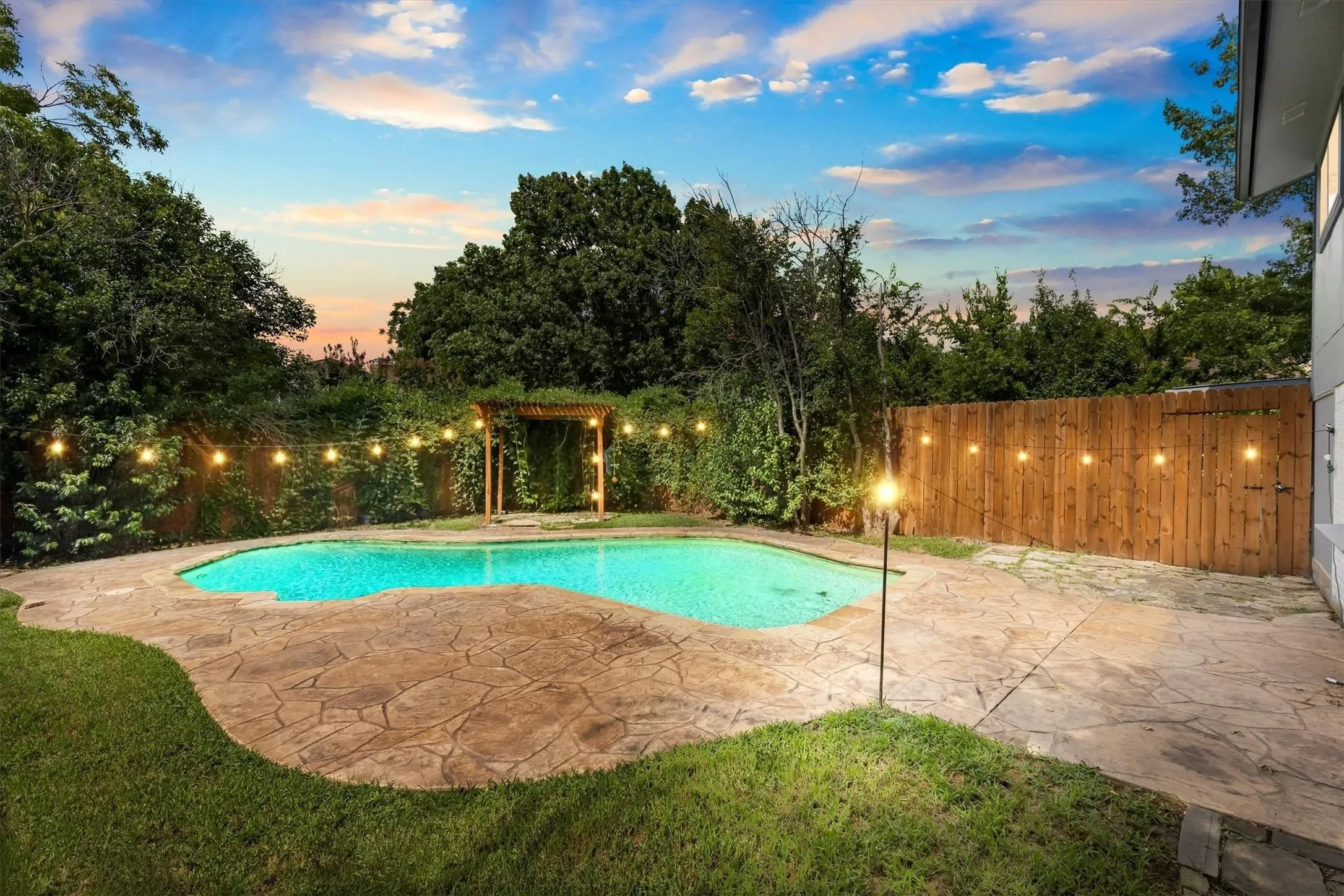 1614 Aurora Dr Richardson TX 75081 - Pool
