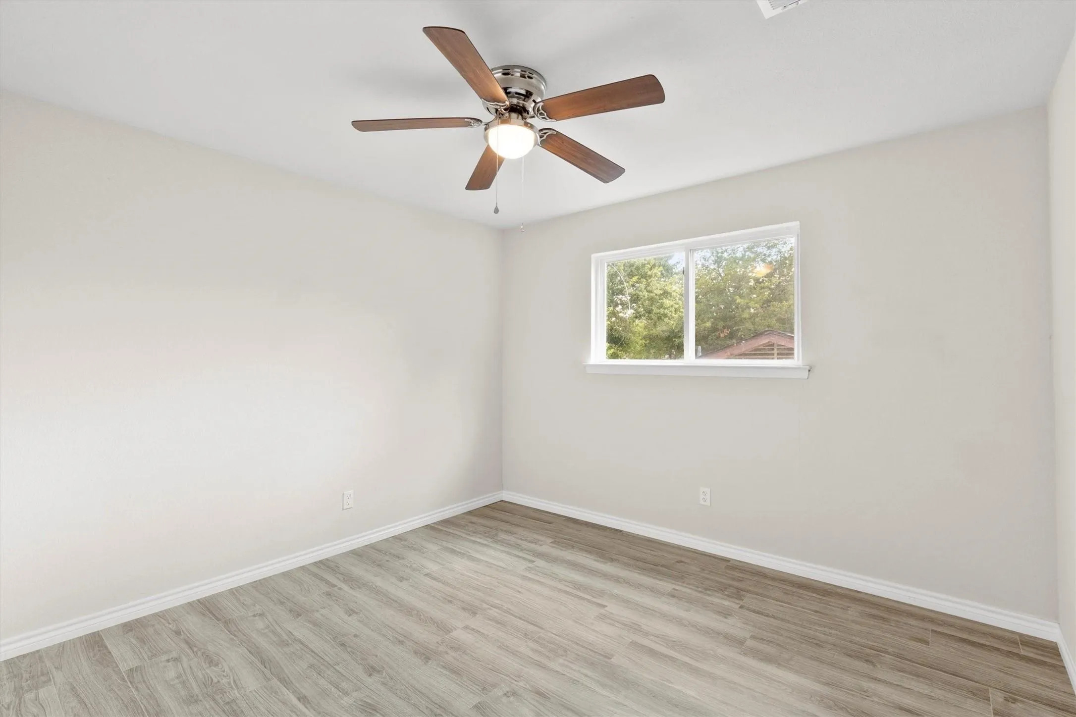 1614 Aurora Dr Richardson TX 75081 - Unfurnished Room
