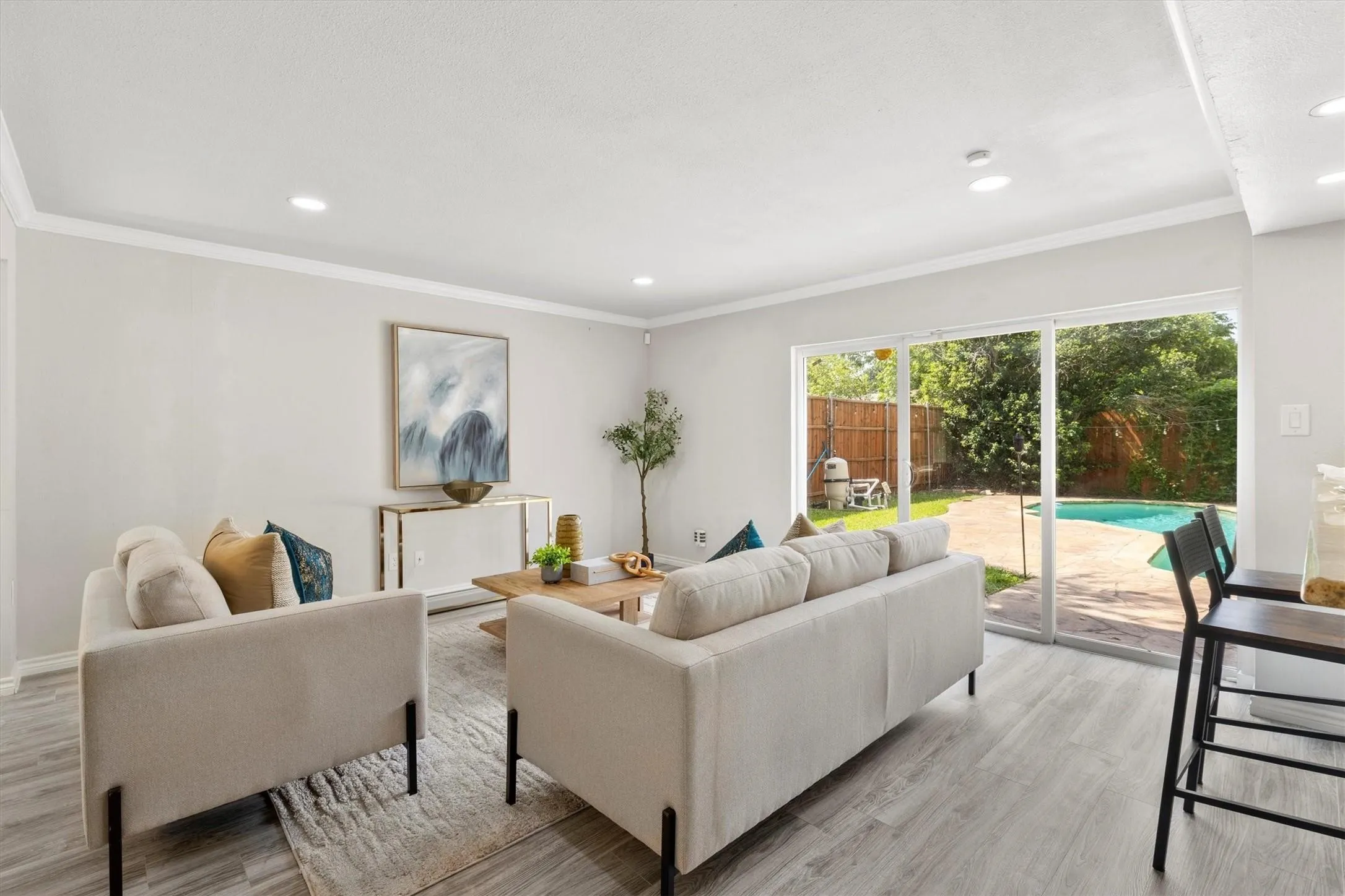 1614 Aurora Dr Richardson TX 75081 - Living Room
