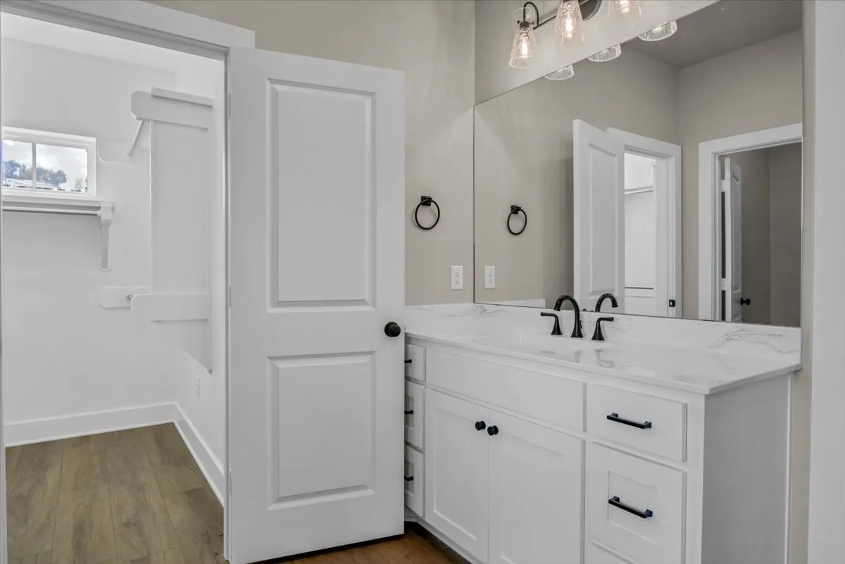 Single Family Residence For Sale in Smith County , 1001 Mallard Drive, Lindale, Texas 75771, 4 Bedroom, 3 Bathroom, 2 Garage spaces, 2,462 Sqft, built in 2024, New Construction - Complete, mls#20994076, Real Estate Agent in Lindale, Homes For Sale in Smith county, Homes For Sale in Lindale, Realtor in Lindale Texas, Real Estate Brokerage Independent Realty Texas, Luminita Cordes Realtor