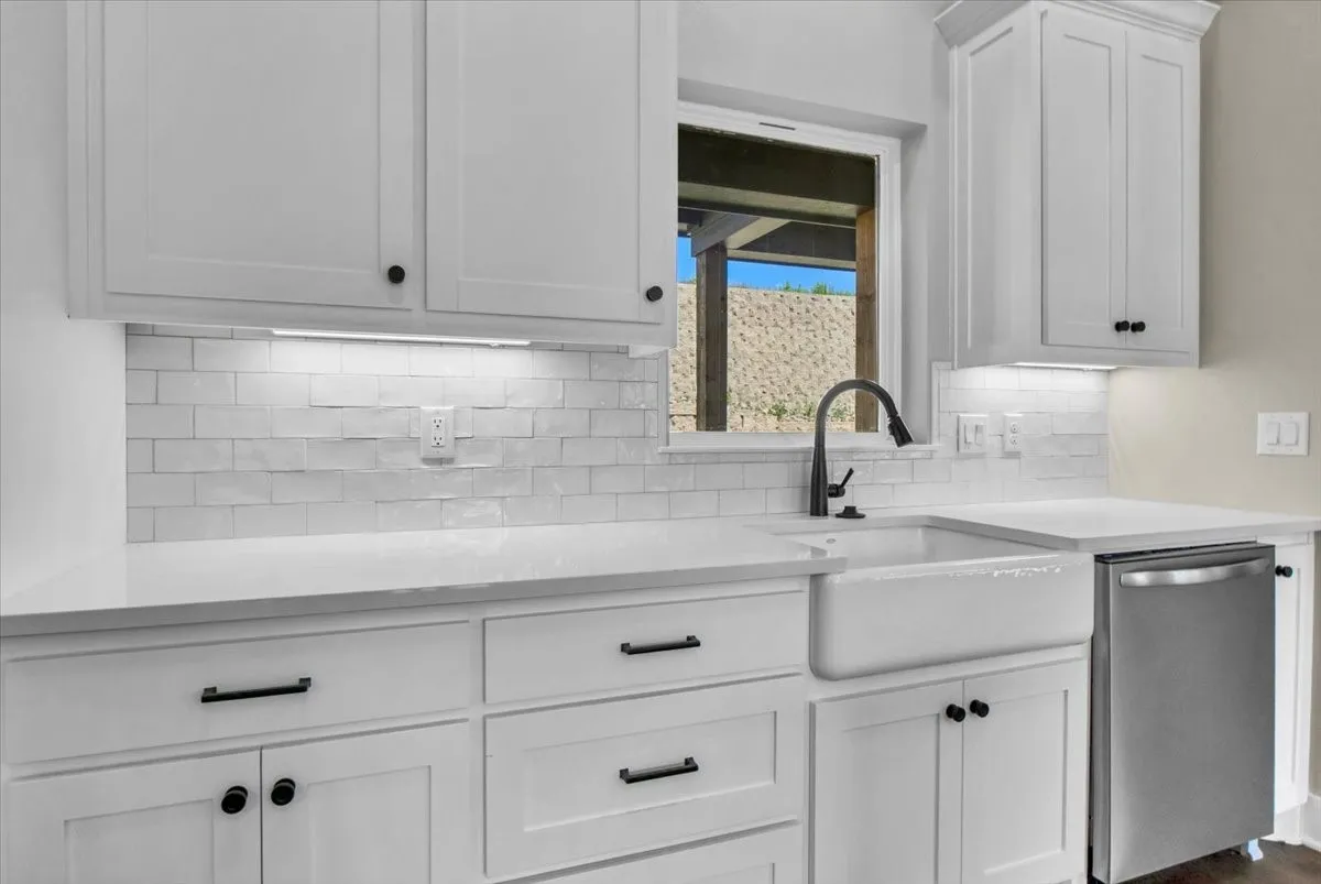 Single Family Residence For Sale in Smith County , 1001 Mallard Drive, Lindale, Texas 75771, 4 Bedroom, 3 Bathroom, 2 Garage spaces, 2,462 Sqft, built in 2024, New Construction - Complete, mls#20994076, Real Estate Agent in Lindale, Homes For Sale in Smith county, Homes For Sale in Lindale, Realtor in Lindale Texas, Real Estate Brokerage Independent Realty Texas, Luminita Cordes Realtor