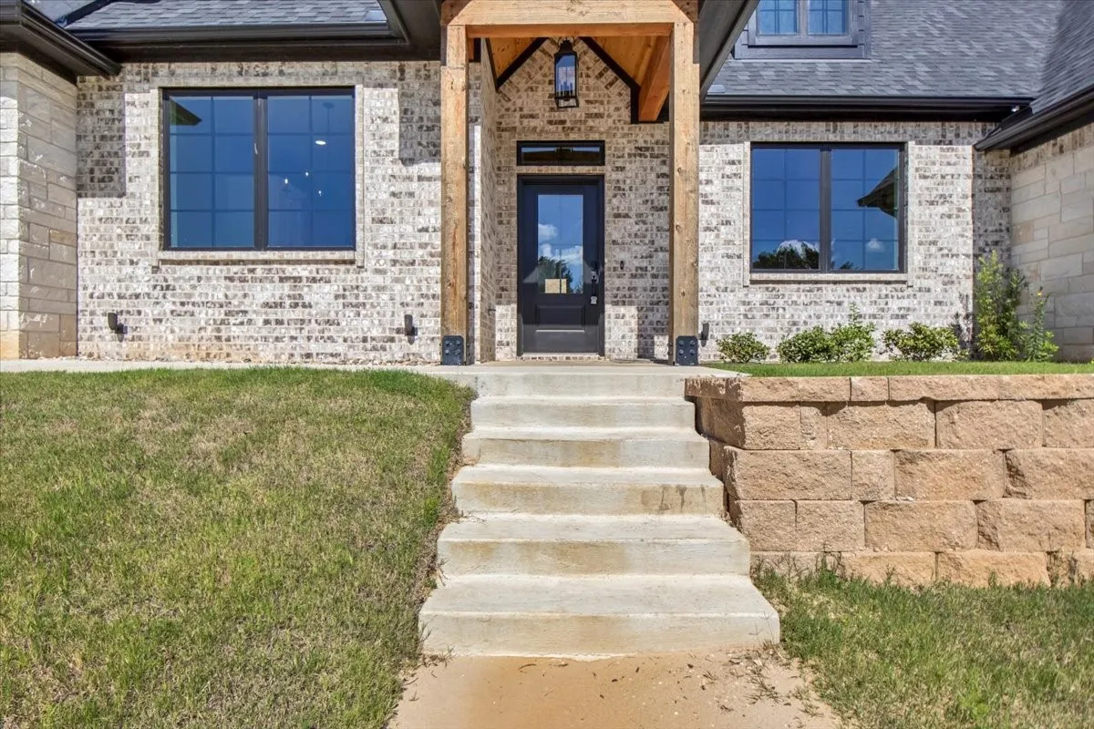 Single Family Residence For Sale in Smith County , 1001 Mallard Drive, Lindale, Texas 75771, 4 Bedroom, 3 Bathroom, 2 Garage spaces, 2,462 Sqft, built in 2024, New Construction - Complete, mls#20994076, Real Estate Agent in Lindale, Homes For Sale in Smith county, Homes For Sale in Lindale, Realtor in Lindale Texas, Real Estate Brokerage Independent Realty Texas, Luminita Cordes Realtor
