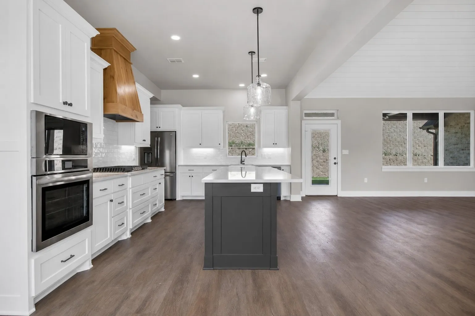 Single Family Residence For Sale in Smith County , 1001 Mallard Drive, Lindale, Texas 75771, 4 Bedroom, 3 Bathroom, 2 Garage spaces, 2,462 Sqft, built in 2024, New Construction - Complete, mls#20994076, Real Estate Agent in Lindale, Homes For Sale in Smith county, Homes For Sale in Lindale, Realtor in Lindale Texas, Real Estate Brokerage Independent Realty Texas, Luminita Cordes Realtor