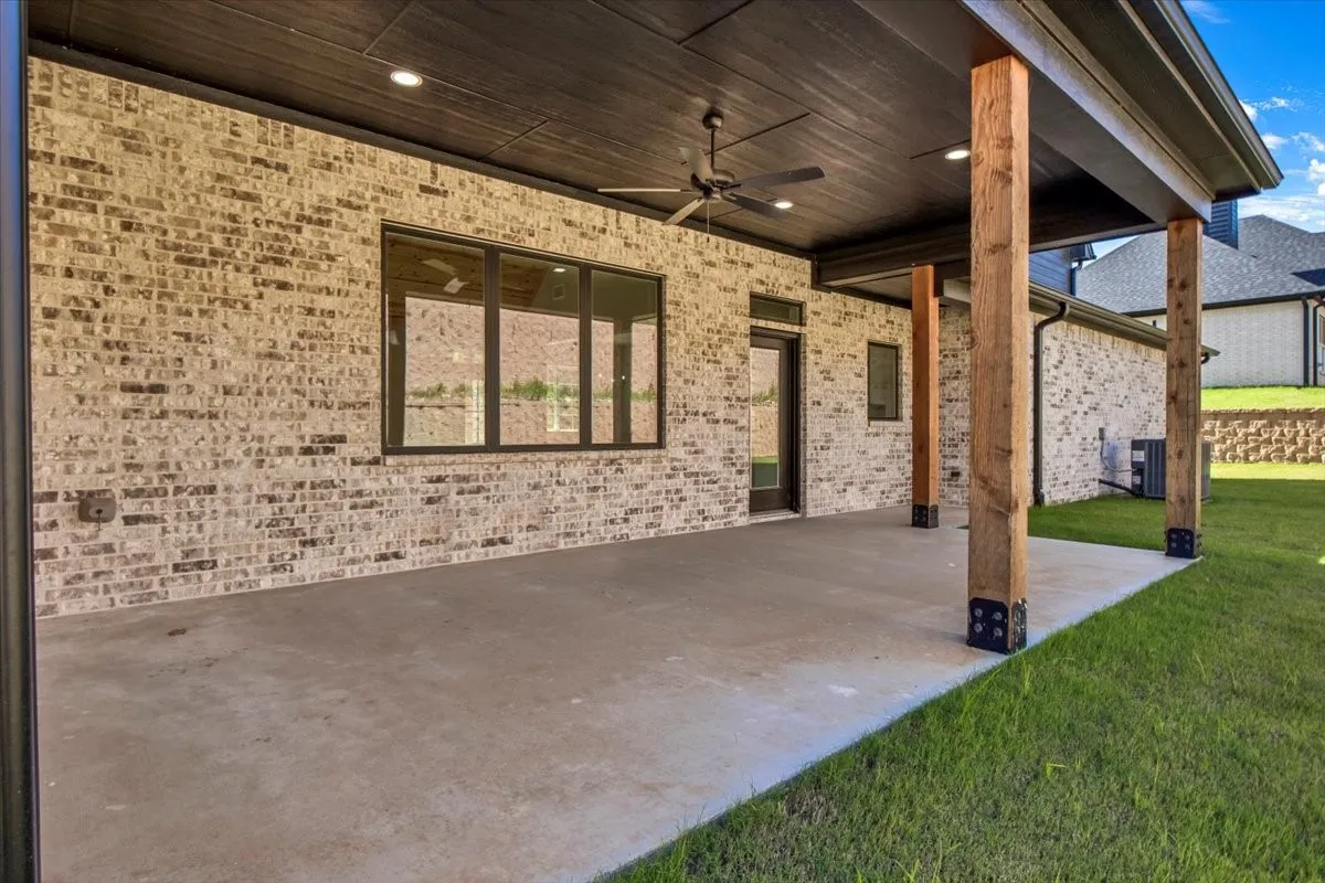 Single Family Residence For Sale in Smith County , 1001 Mallard Drive, Lindale, Texas 75771, 4 Bedroom, 3 Bathroom, 2 Garage spaces, 2,462 Sqft, built in 2024, New Construction - Complete, mls#20994076, Real Estate Agent in Lindale, Homes For Sale in Smith county, Homes For Sale in Lindale, Realtor in Lindale Texas, Real Estate Brokerage Independent Realty Texas, Luminita Cordes Realtor