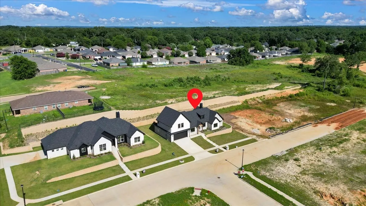 Single Family Residence For Sale in Smith County , 1001 Mallard Drive, Lindale, Texas 75771, 4 Bedroom, 3 Bathroom, 2 Garage spaces, 2,462 Sqft, built in 2024, New Construction - Complete, mls#20994076, Real Estate Agent in Lindale, Homes For Sale in Smith county, Homes For Sale in Lindale, Realtor in Lindale Texas, Real Estate Brokerage Independent Realty Texas, Luminita Cordes Realtor