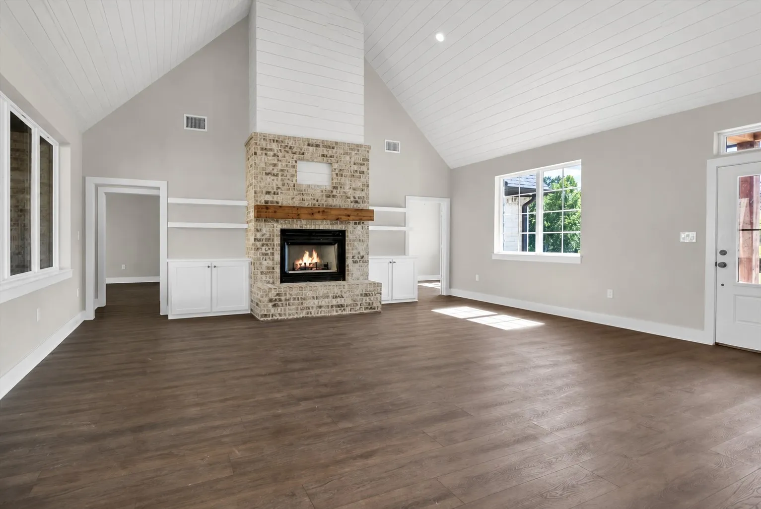 Single Family Residence For Sale in Smith County , 1001 Mallard Drive, Lindale, Texas 75771, 4 Bedroom, 3 Bathroom, 2 Garage spaces, 2,462 Sqft, built in 2024, New Construction - Complete, mls#20994076, Real Estate Agent in Lindale, Homes For Sale in Smith county, Homes For Sale in Lindale, Realtor in Lindale Texas, Real Estate Brokerage Independent Realty Texas, Luminita Cordes Realtor