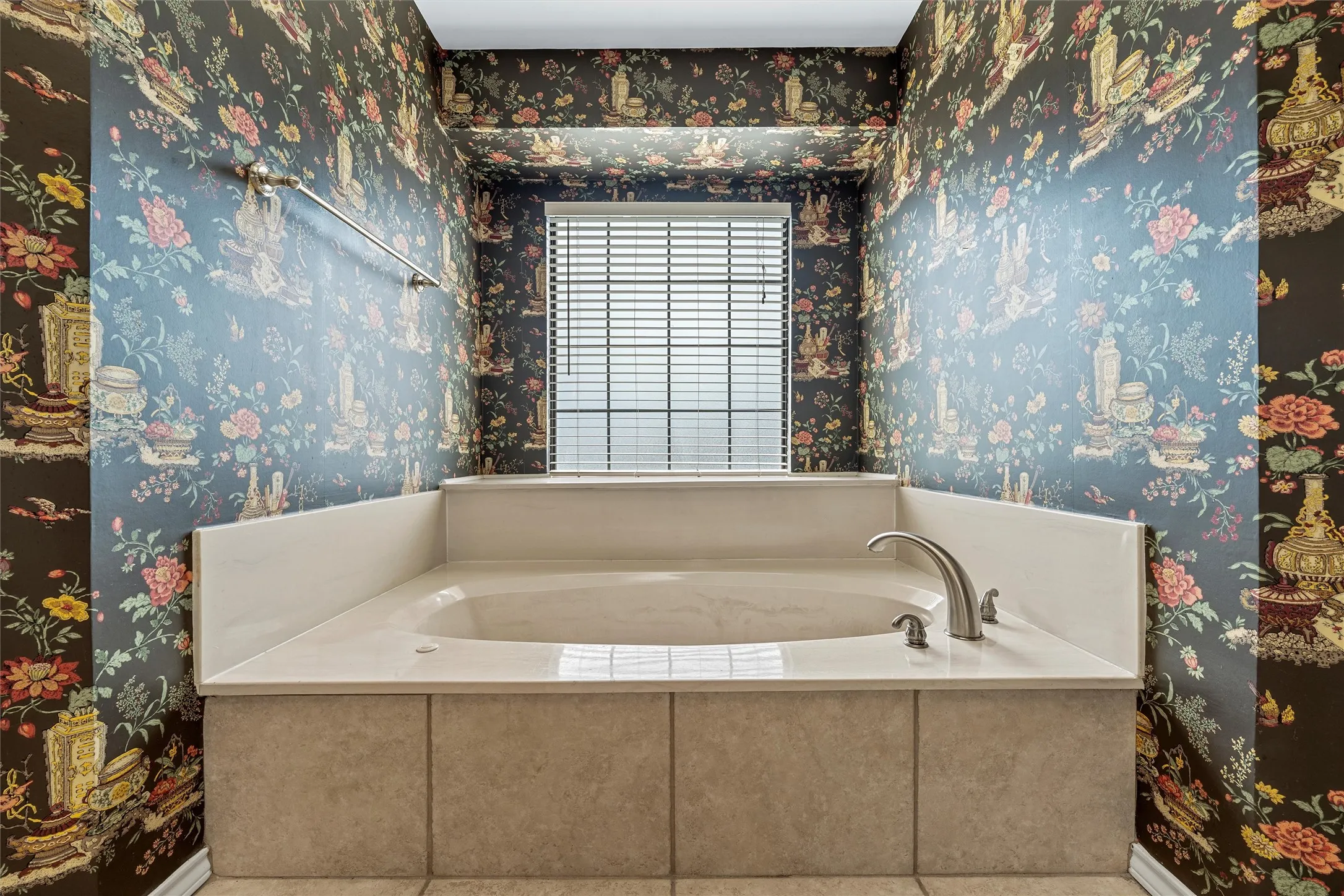 Single Family Residence For Sale in Mc Lennan County , 8216 Teakwood Drive, Woodway, Texas 76712, 5 Bedroom, 3 Bathroom, Garage spaces, 3,317 Sqft, built in 1984, mls#20984461, Real Estate Agent in Woodway, Homes For Sale in Mc Lennan county, Homes For Sale in Woodway, Realtor in Woodway Texas, Real Estate Brokerage Independent Realty Texas, Luminita Cordes Realtor