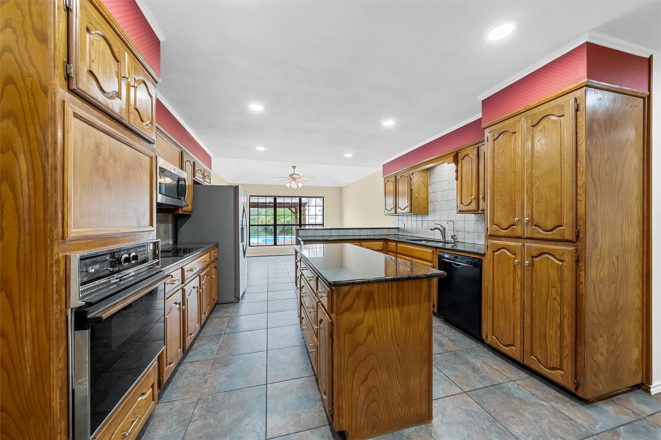 Single Family Residence For Sale in Mc Lennan County , 8216 Teakwood Drive, Woodway, Texas 76712, 5 Bedroom, 3 Bathroom, Garage spaces, 3,317 Sqft, built in 1984, mls#20984461, Real Estate Agent in Woodway, Homes For Sale in Mc Lennan county, Homes For Sale in Woodway, Realtor in Woodway Texas, Real Estate Brokerage Independent Realty Texas, Luminita Cordes Realtor