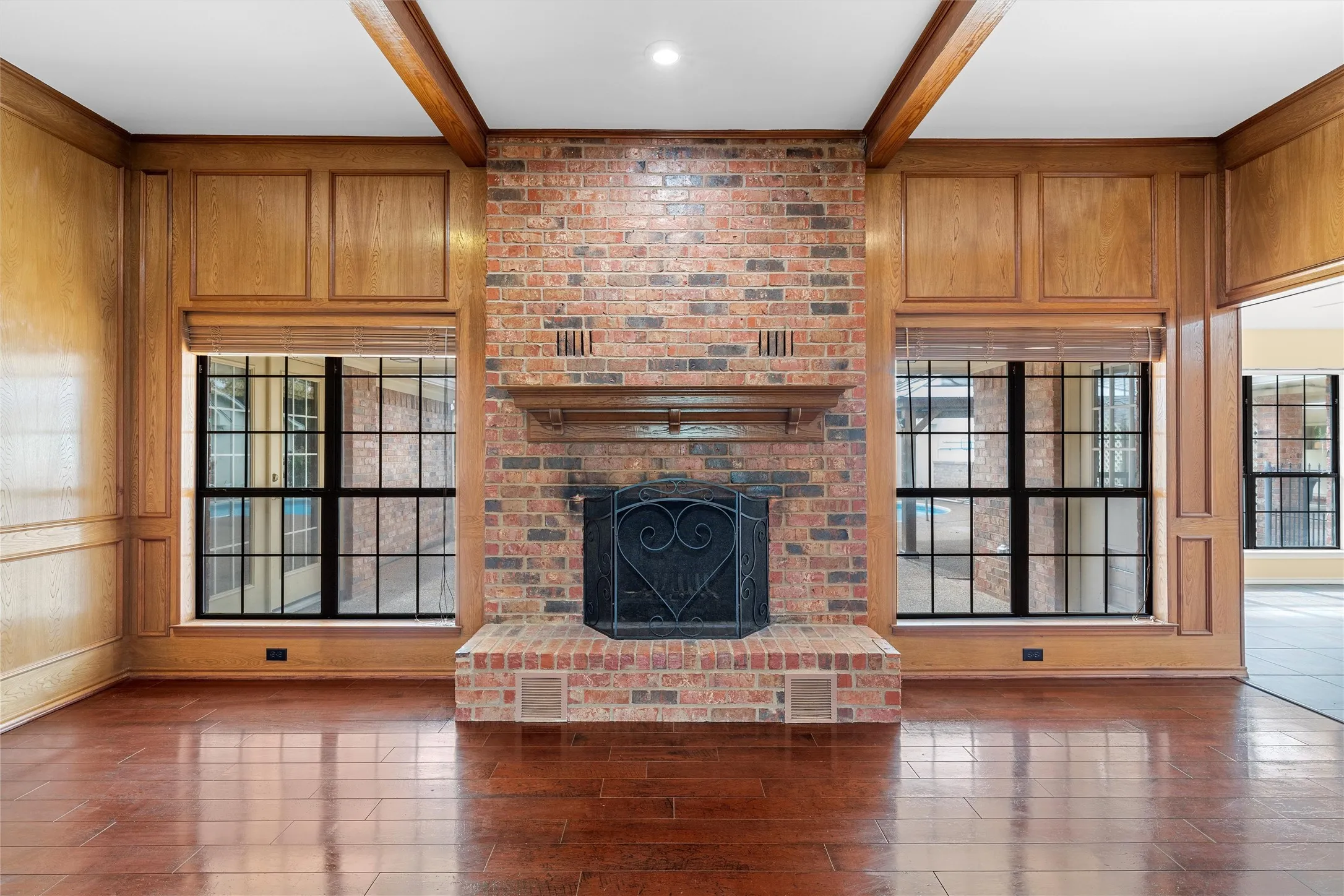 Single Family Residence For Sale in Mc Lennan County , 8216 Teakwood Drive, Woodway, Texas 76712, 5 Bedroom, 3 Bathroom, Garage spaces, 3,317 Sqft, built in 1984, mls#20984461, Real Estate Agent in Woodway, Homes For Sale in Mc Lennan county, Homes For Sale in Woodway, Realtor in Woodway Texas, Real Estate Brokerage Independent Realty Texas, Luminita Cordes Realtor