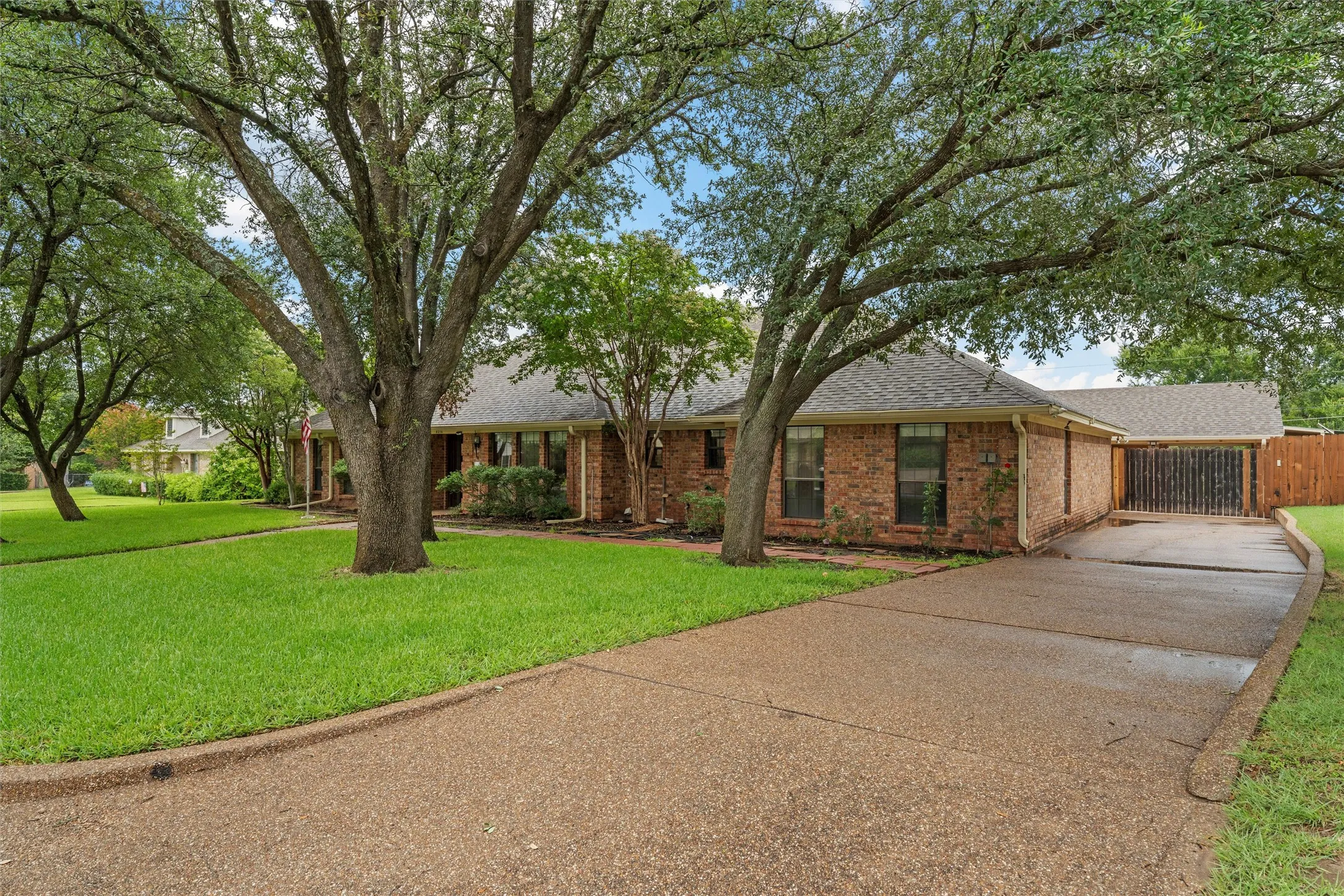 Single Family Residence For Sale in Mc Lennan County , 8216 Teakwood Drive, Woodway, Texas 76712, 5 Bedroom, 3 Bathroom, Garage spaces, 3,317 Sqft, built in 1984, mls#20984461, Real Estate Agent in Woodway, Homes For Sale in Mc Lennan county, Homes For Sale in Woodway, Realtor in Woodway Texas, Real Estate Brokerage Independent Realty Texas, Luminita Cordes Realtor