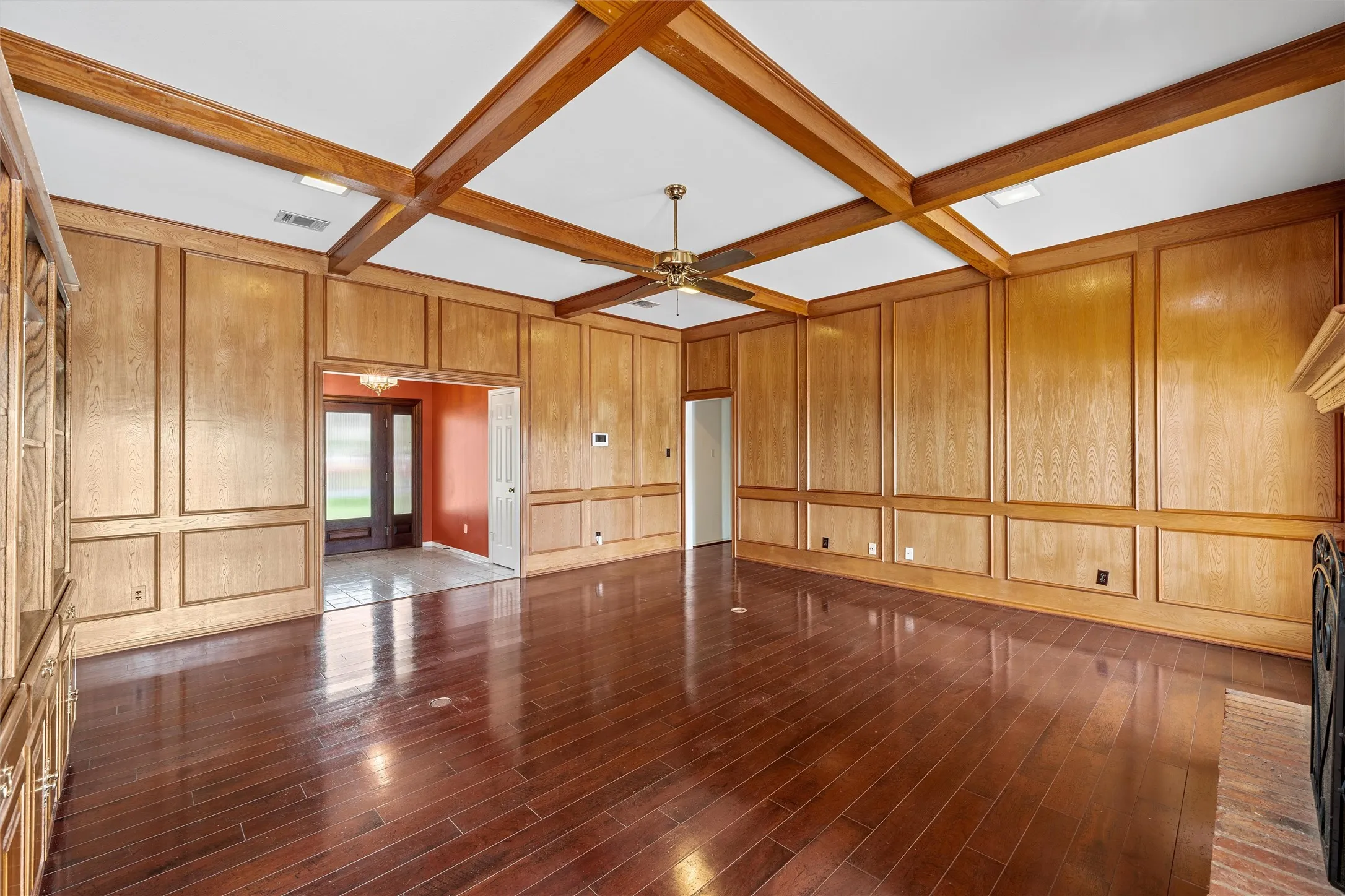 Single Family Residence For Sale in Mc Lennan County , 8216 Teakwood Drive, Woodway, Texas 76712, 5 Bedroom, 3 Bathroom, Garage spaces, 3,317 Sqft, built in 1984, mls#20984461, Real Estate Agent in Woodway, Homes For Sale in Mc Lennan county, Homes For Sale in Woodway, Realtor in Woodway Texas, Real Estate Brokerage Independent Realty Texas, Luminita Cordes Realtor