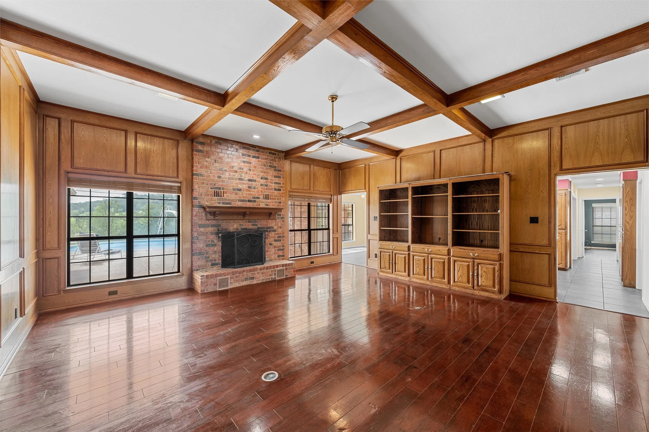 Single Family Residence For Sale in Mc Lennan County , 8216 Teakwood Drive, Woodway, Texas 76712, 5 Bedroom, 3 Bathroom, Garage spaces, 3,317 Sqft, built in 1984, mls#20984461, Real Estate Agent in Woodway, Homes For Sale in Mc Lennan county, Homes For Sale in Woodway, Realtor in Woodway Texas, Real Estate Brokerage Independent Realty Texas, Luminita Cordes Realtor