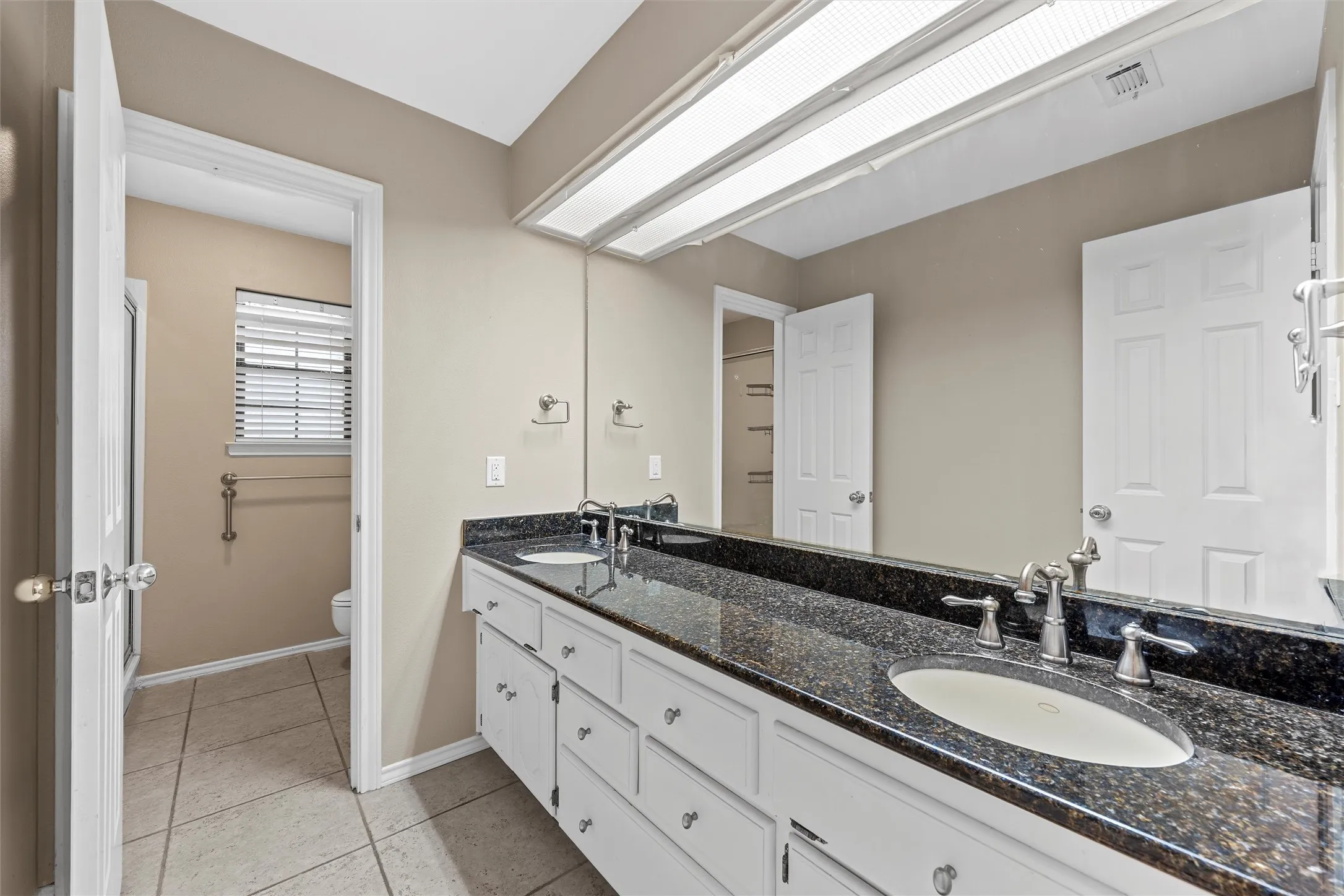 Single Family Residence For Sale in Mc Lennan County , 8216 Teakwood Drive, Woodway, Texas 76712, 5 Bedroom, 3 Bathroom, Garage spaces, 3,317 Sqft, built in 1984, mls#20984461, Real Estate Agent in Woodway, Homes For Sale in Mc Lennan county, Homes For Sale in Woodway, Realtor in Woodway Texas, Real Estate Brokerage Independent Realty Texas, Luminita Cordes Realtor