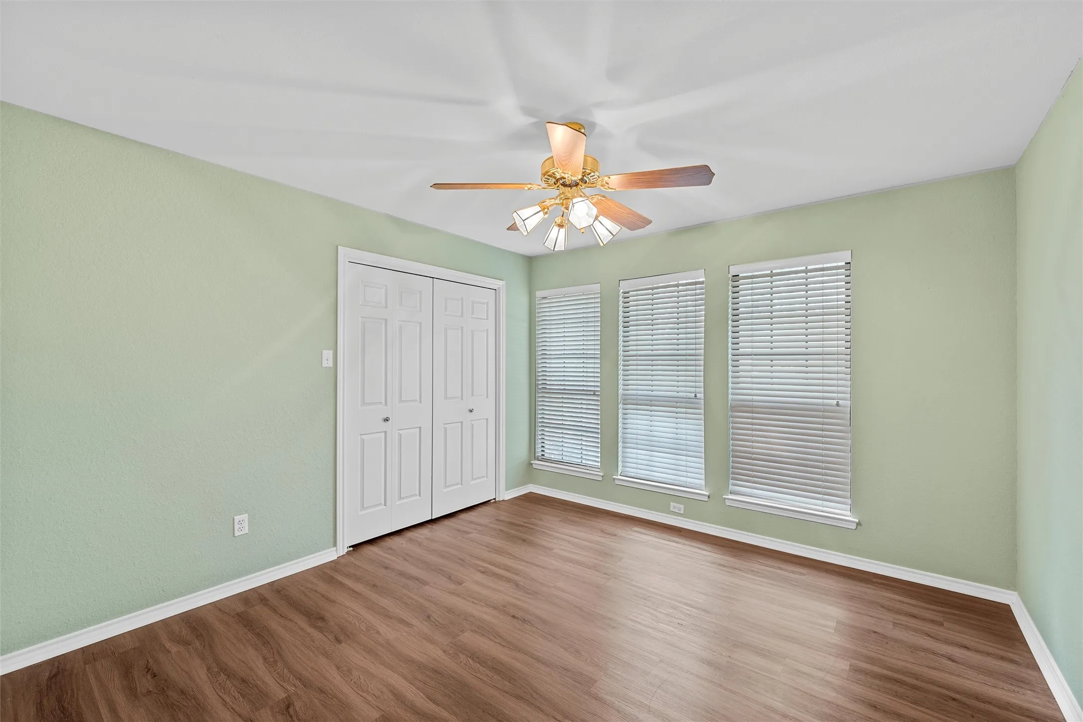 Single Family Residence For Sale in Mc Lennan County , 8216 Teakwood Drive, Woodway, Texas 76712, 5 Bedroom, 3 Bathroom, Garage spaces, 3,317 Sqft, built in 1984, mls#20984461, Real Estate Agent in Woodway, Homes For Sale in Mc Lennan county, Homes For Sale in Woodway, Realtor in Woodway Texas, Real Estate Brokerage Independent Realty Texas, Luminita Cordes Realtor