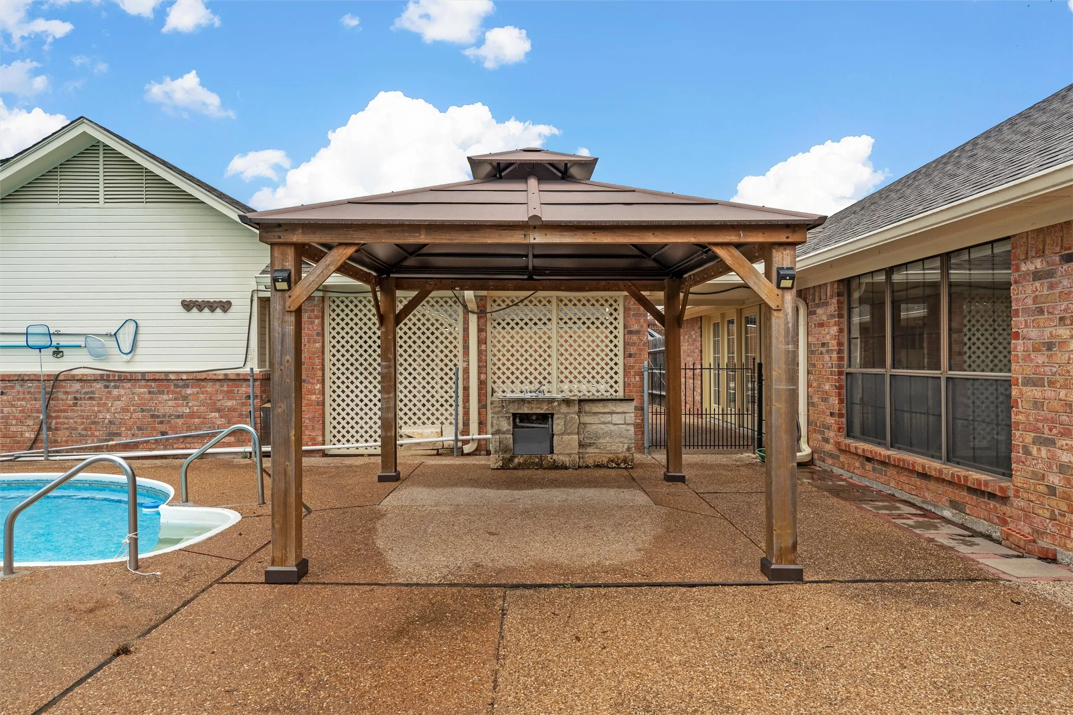 Single Family Residence For Sale in Mc Lennan County , 8216 Teakwood Drive, Woodway, Texas 76712, 5 Bedroom, 3 Bathroom, Garage spaces, 3,317 Sqft, built in 1984, mls#20984461, Real Estate Agent in Woodway, Homes For Sale in Mc Lennan county, Homes For Sale in Woodway, Realtor in Woodway Texas, Real Estate Brokerage Independent Realty Texas, Luminita Cordes Realtor
