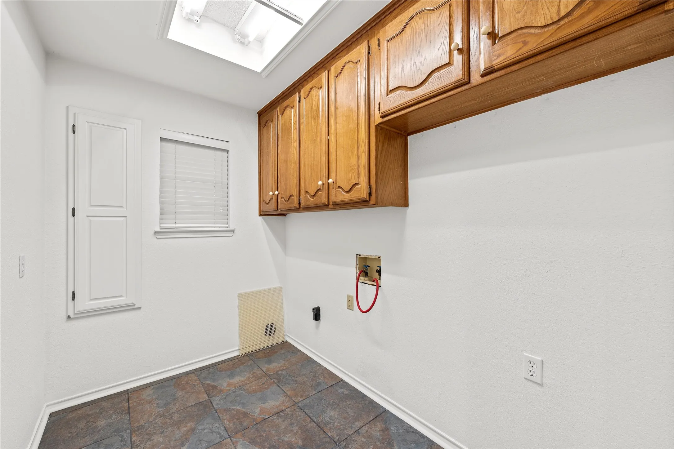 Single Family Residence For Sale in Mc Lennan County , 8216 Teakwood Drive, Woodway, Texas 76712, 5 Bedroom, 3 Bathroom, Garage spaces, 3,317 Sqft, built in 1984, mls#20984461, Real Estate Agent in Woodway, Homes For Sale in Mc Lennan county, Homes For Sale in Woodway, Realtor in Woodway Texas, Real Estate Brokerage Independent Realty Texas, Luminita Cordes Realtor