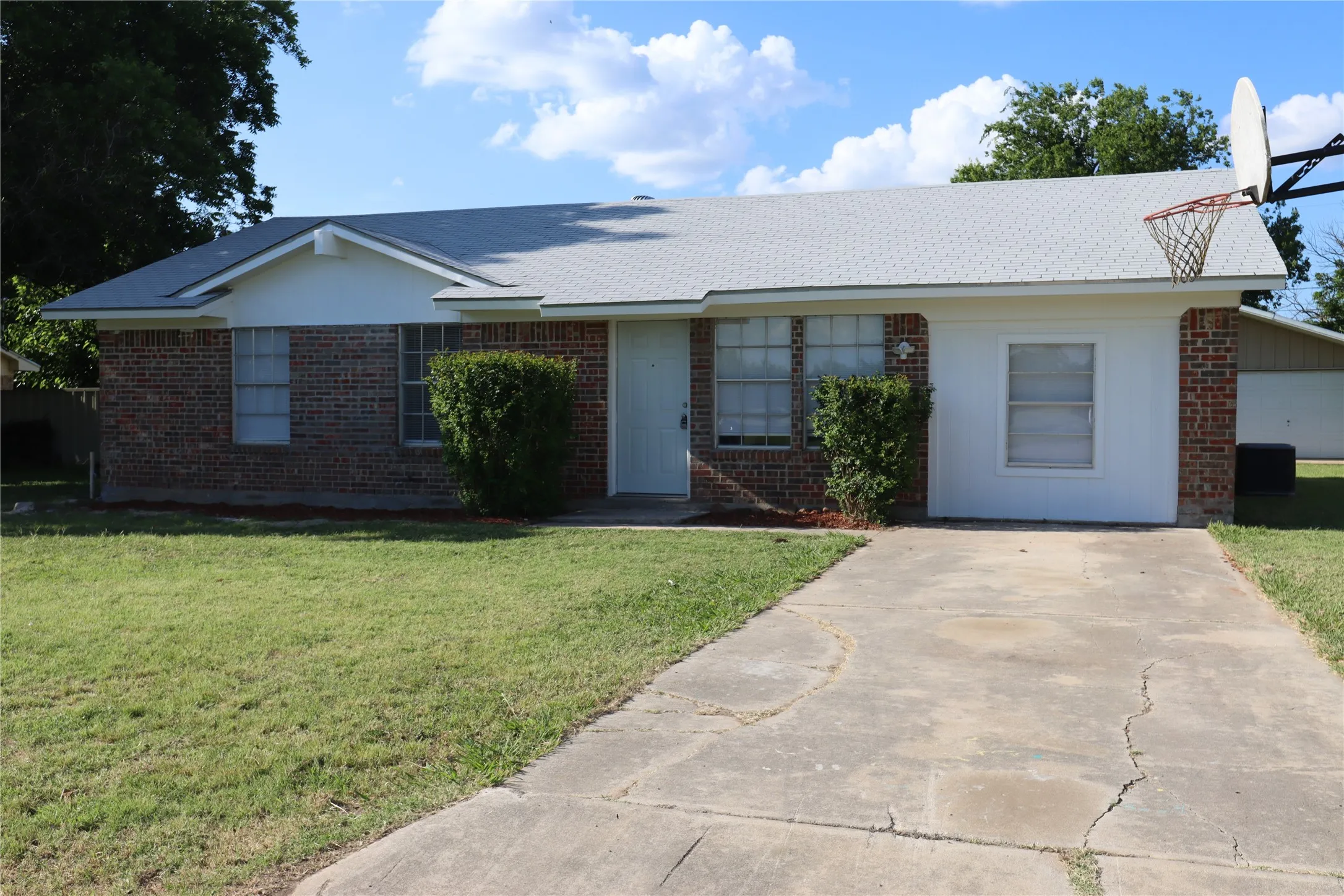 Single Family Residence For Sale in Eastland County , 1223 Meadowbrook Street, Ranger, Texas 76470, 4 Bedrooms, 2 Bathrooms, 2 Garage spaces, 1,288 Sqft, built in 1982, Price $153,000, mls#20994414, Real Estate Agent in Ranger, Homes For Sale in Eastland county, Homes For Sale in Ranger, Realtor in Ranger Texas, Real Estate Brokerage Independent Realty Texas, Luminita Cordes Realtor