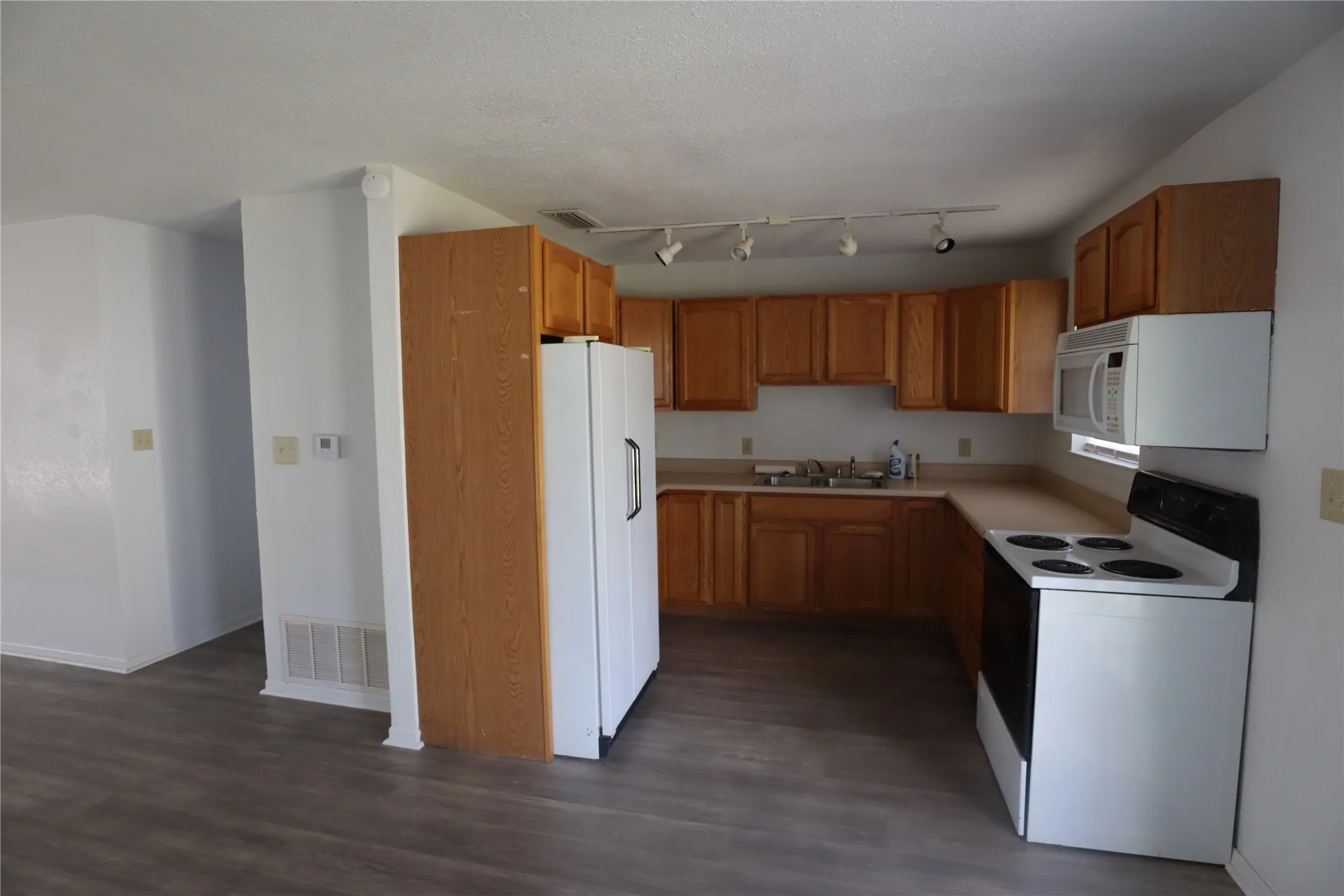 Single Family Residence For Sale in Eastland County , 1223 Meadowbrook Street, Ranger, Texas 76470, 4 Bedrooms, 2 Bathrooms, 2 Garage spaces, 1,288 Sqft, built in 1982, Price $153,000, mls#20994414, Real Estate Agent in Ranger, Homes For Sale in Eastland county, Homes For Sale in Ranger, Realtor in Ranger Texas, Real Estate Brokerage Independent Realty Texas, Luminita Cordes Realtor