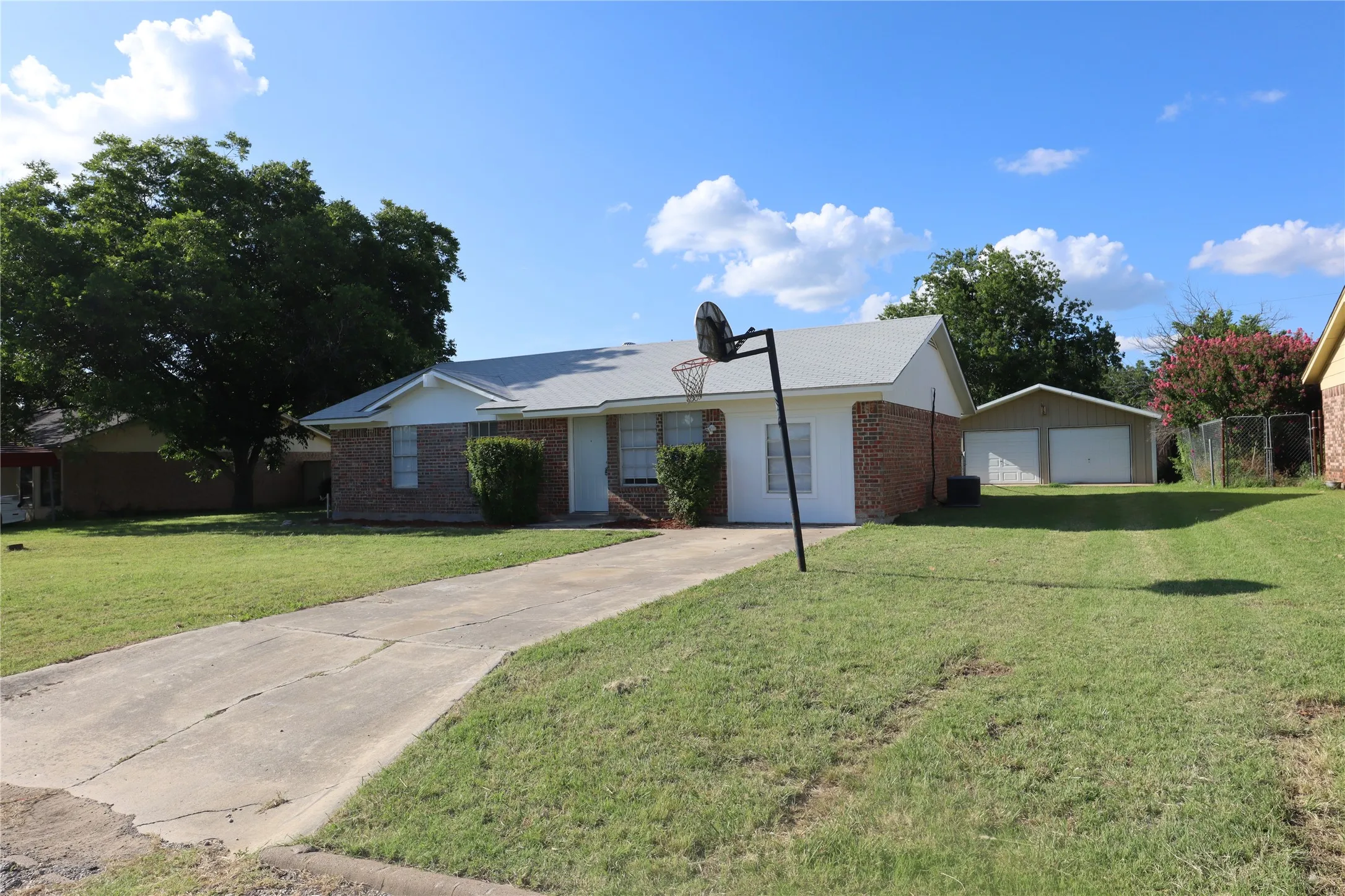 Single Family Residence For Sale in Eastland County , 1223 Meadowbrook Street, Ranger, Texas 76470, 4 Bedrooms, 2 Bathrooms, 2 Garage spaces, 1,288 Sqft, built in 1982, Price $153,000, mls#20994414, Real Estate Agent in Ranger, Homes For Sale in Eastland county, Homes For Sale in Ranger, Realtor in Ranger Texas, Real Estate Brokerage Independent Realty Texas, Luminita Cordes Realtor