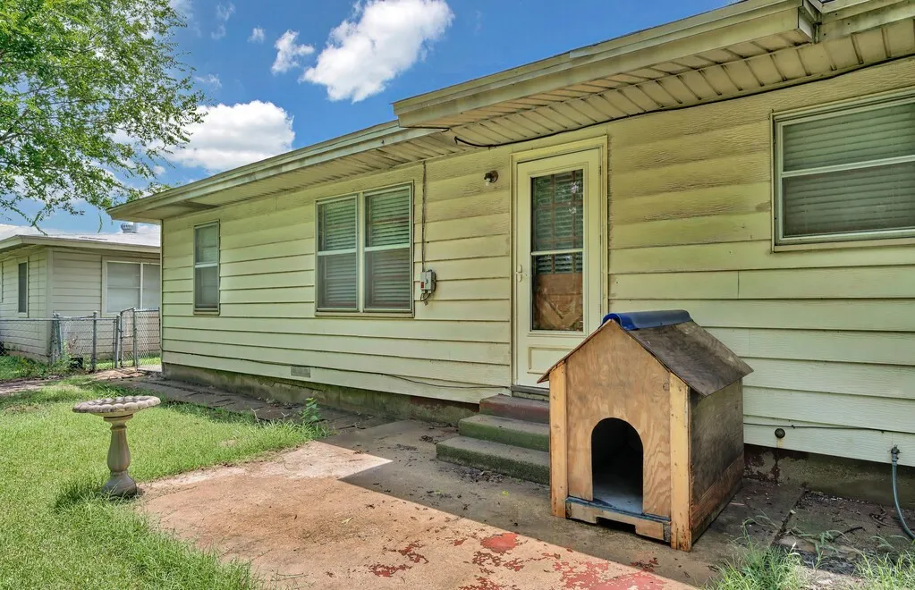 Single Family Residence For Sale in Mc Lennan County , 145 Darden Drive, Robinson, Texas 76706, 3 Bedroom, 2 Bathroom, 2 Garage spaces, 1,449 Sqft, built in 1960, Preowned, mls#20993839, Real Estate Agent in Robinson, Homes For Sale in Mc Lennan county, Homes For Sale in Robinson, Realtor in Robinson Texas, Real Estate Brokerage Independent Realty Texas, Luminita Cordes Realtor