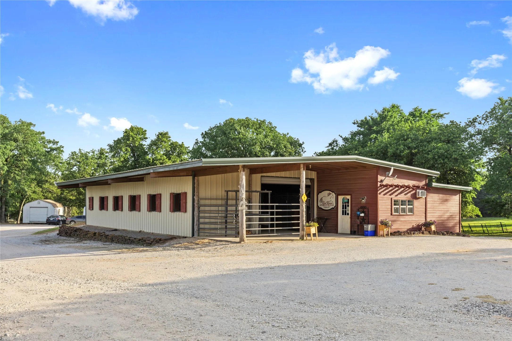 Farm For Sale in Cooke County , 8016 E US HWY 82, Gainesville, Texas 76240, 3 Bedroom, 5 Bathroom, Garage spaces, 1,782 Sqft, built in 2018, mls#20941405, Real Estate Agent in Gainesville, Homes For Sale in Cooke county, Homes For Sale in Gainesville, Realtor in Gainesville Texas, Real Estate Brokerage Independent Realty Texas, Luminita Cordes Realtor