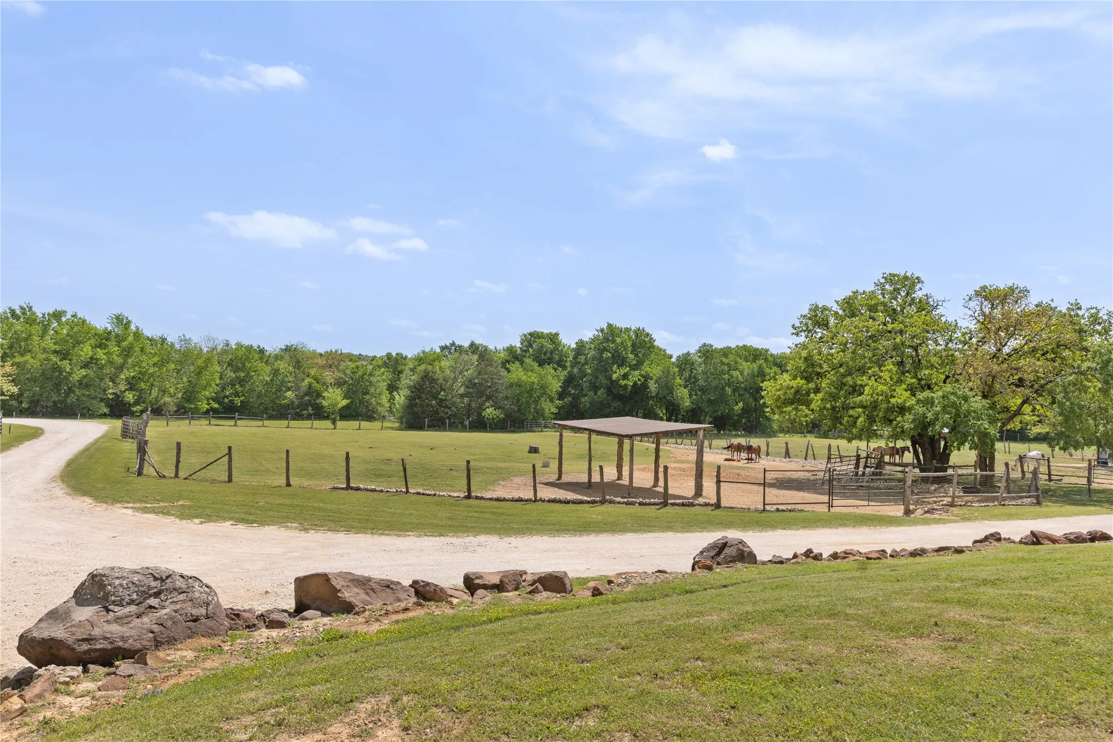 Farm For Sale in Cooke County , 8016 E US HWY 82, Gainesville, Texas 76240, 3 Bedroom, 5 Bathroom, Garage spaces, 1,782 Sqft, built in 2018, mls#20941405, Real Estate Agent in Gainesville, Homes For Sale in Cooke county, Homes For Sale in Gainesville, Realtor in Gainesville Texas, Real Estate Brokerage Independent Realty Texas, Luminita Cordes Realtor