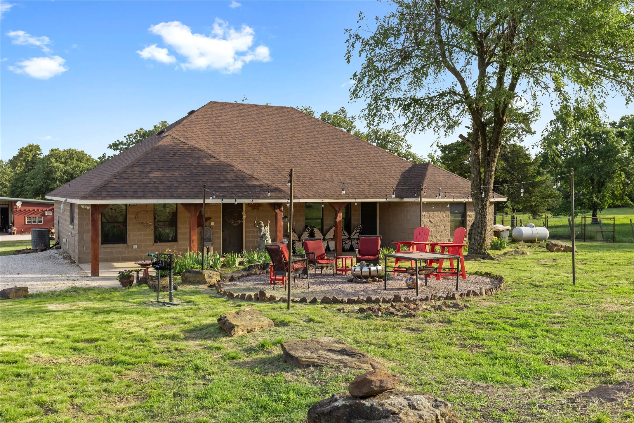Farm For Sale in Cooke County , 8016 E US HWY 82, Gainesville, Texas 76240, 3 Bedroom, 5 Bathroom, Garage spaces, 1,782 Sqft, built in 2018, mls#20941405, Real Estate Agent in Gainesville, Homes For Sale in Cooke county, Homes For Sale in Gainesville, Realtor in Gainesville Texas, Real Estate Brokerage Independent Realty Texas, Luminita Cordes Realtor