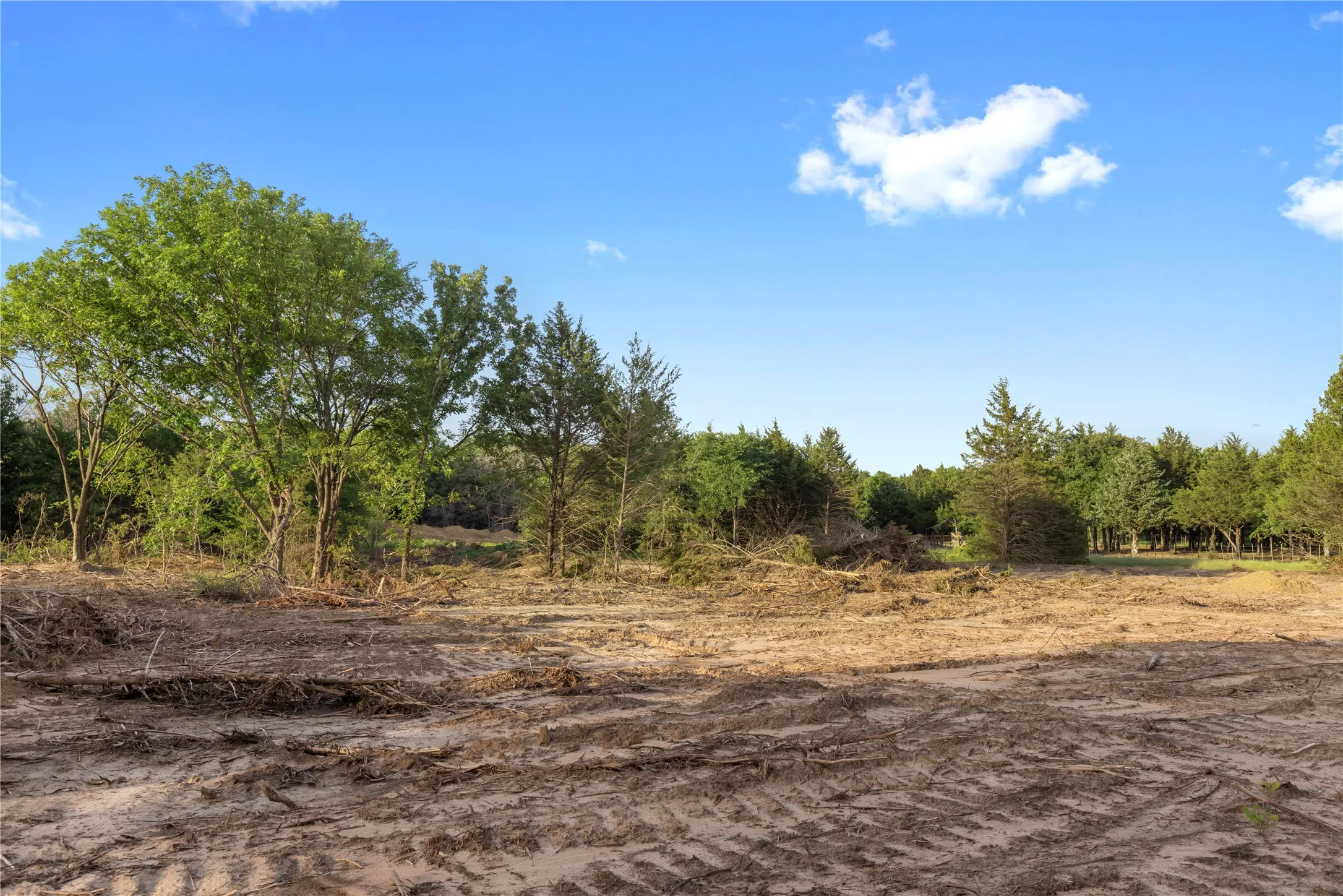 Farm For Sale in Cooke County , 8016 E US HWY 82, Gainesville, Texas 76240, 3 Bedroom, 5 Bathroom, Garage spaces, 1,782 Sqft, built in 2018, mls#20941405, Real Estate Agent in Gainesville, Homes For Sale in Cooke county, Homes For Sale in Gainesville, Realtor in Gainesville Texas, Real Estate Brokerage Independent Realty Texas, Luminita Cordes Realtor
