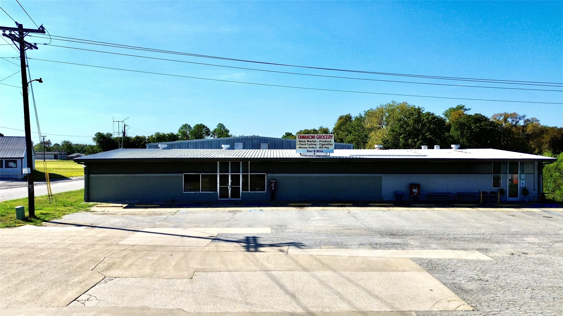Retail For Rent in Rains County , 462 Hwy 276, East Tawakoni, Texas 75472, 0, 0, Garage spaces, 0 Sqft, built in 1960, Preowned, Price $5,000, mls#20995133, Real Estate Agent in East Tawakoni, Homes For Rent in Rains county, Homes For Rent in East Tawakoni, Realtor in East Tawakoni Texas, Real Estate Brokerage Independent Realty Texas, Luminita Cordes Realtor