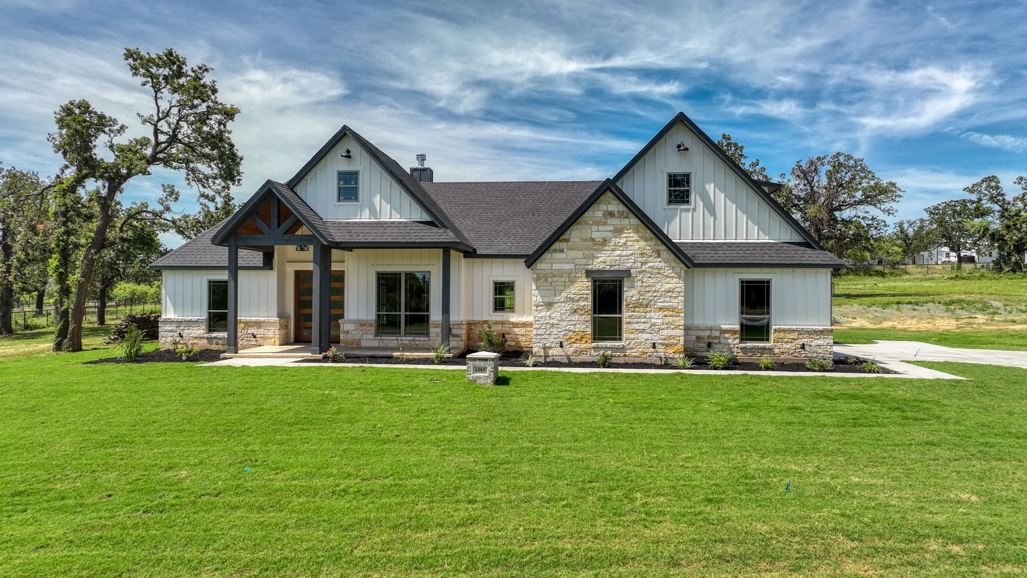 Single Family Residence For Sale in Parker County , 6915 Fm 1885, Weatherford, Texas 76088, 4 Bedroom, 3 Bathroom, 2 Garage spaces, 2,875 Sqft, built in 2025, New Construction - Complete, mls#20984569, Real Estate Agent in Weatherford, Homes For Sale in Parker county, Homes For Sale in Weatherford, Realtor in Weatherford Texas, Real Estate Brokerage Independent Realty Texas, Luminita Cordes Realtor
