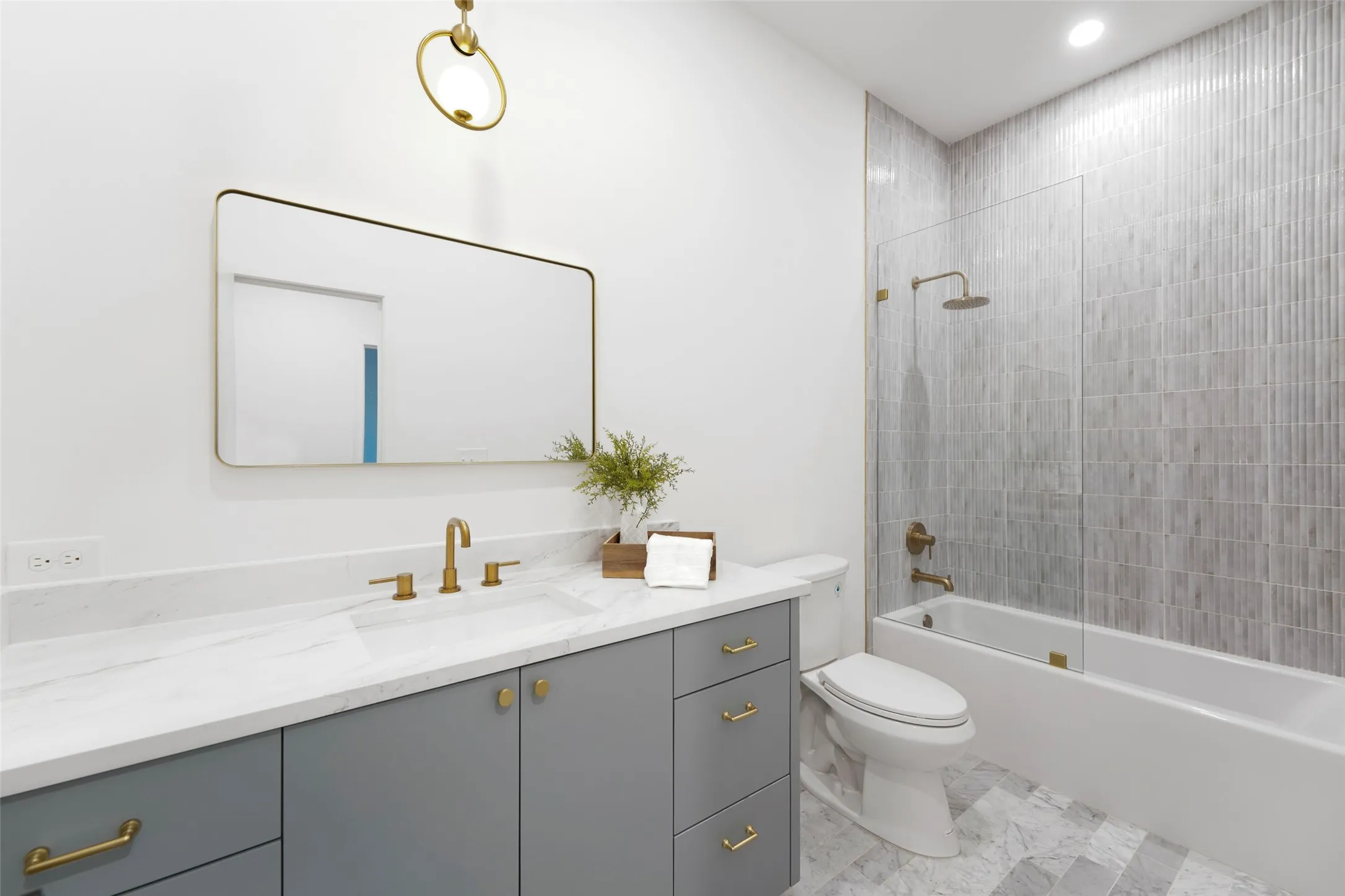 Single Family Residence For Sale in Dallas County , 3110 W Jefferson Boulevard, Dallas, Texas 75211, 4 Bedroom, 3 Bathroom, 2 Garage spaces, 3,796 Sqft, built in 2025, New Construction - Complete, mls#20995870, Real Estate Agent in Dallas, Homes For Sale in Dallas county, Homes For Sale in Dallas, Realtor in Dallas Texas, Real Estate Brokerage Independent Realty Texas, Luminita Cordes Realtor