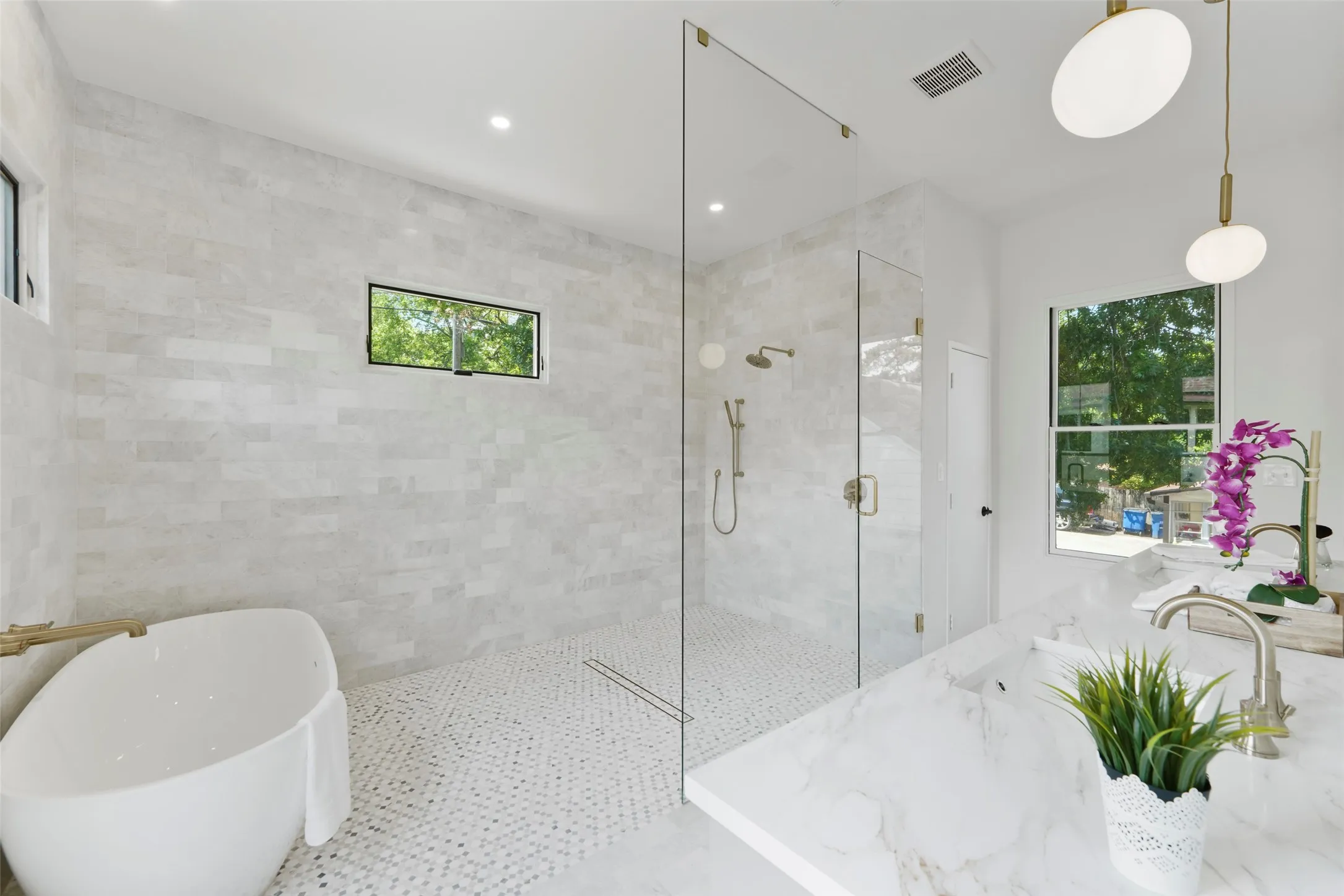 Single Family Residence For Sale in Dallas County , 3110 W Jefferson Boulevard, Dallas, Texas 75211, 4 Bedroom, 3 Bathroom, 2 Garage spaces, 3,796 Sqft, built in 2025, New Construction - Complete, mls#20995870, Real Estate Agent in Dallas, Homes For Sale in Dallas county, Homes For Sale in Dallas, Realtor in Dallas Texas, Real Estate Brokerage Independent Realty Texas, Luminita Cordes Realtor