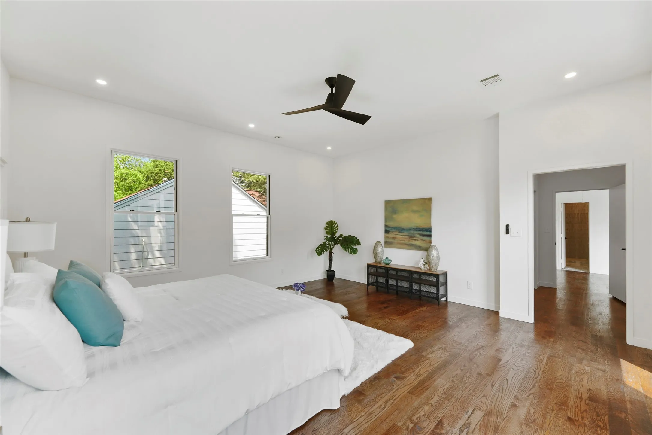 Single Family Residence For Sale in Dallas County , 3110 W Jefferson Boulevard, Dallas, Texas 75211, 4 Bedroom, 3 Bathroom, 2 Garage spaces, 3,796 Sqft, built in 2025, New Construction - Complete, mls#20995870, Real Estate Agent in Dallas, Homes For Sale in Dallas county, Homes For Sale in Dallas, Realtor in Dallas Texas, Real Estate Brokerage Independent Realty Texas, Luminita Cordes Realtor