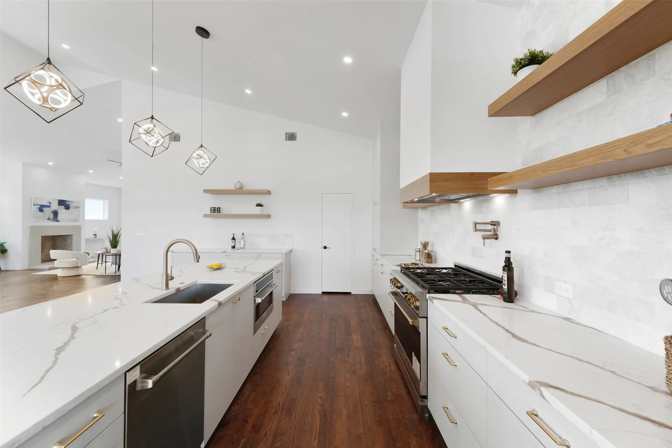 Single Family Residence For Sale in Dallas County , 3110 W Jefferson Boulevard, Dallas, Texas 75211, 4 Bedroom, 3 Bathroom, 2 Garage spaces, 3,796 Sqft, built in 2025, New Construction - Complete, mls#20995870, Real Estate Agent in Dallas, Homes For Sale in Dallas county, Homes For Sale in Dallas, Realtor in Dallas Texas, Real Estate Brokerage Independent Realty Texas, Luminita Cordes Realtor