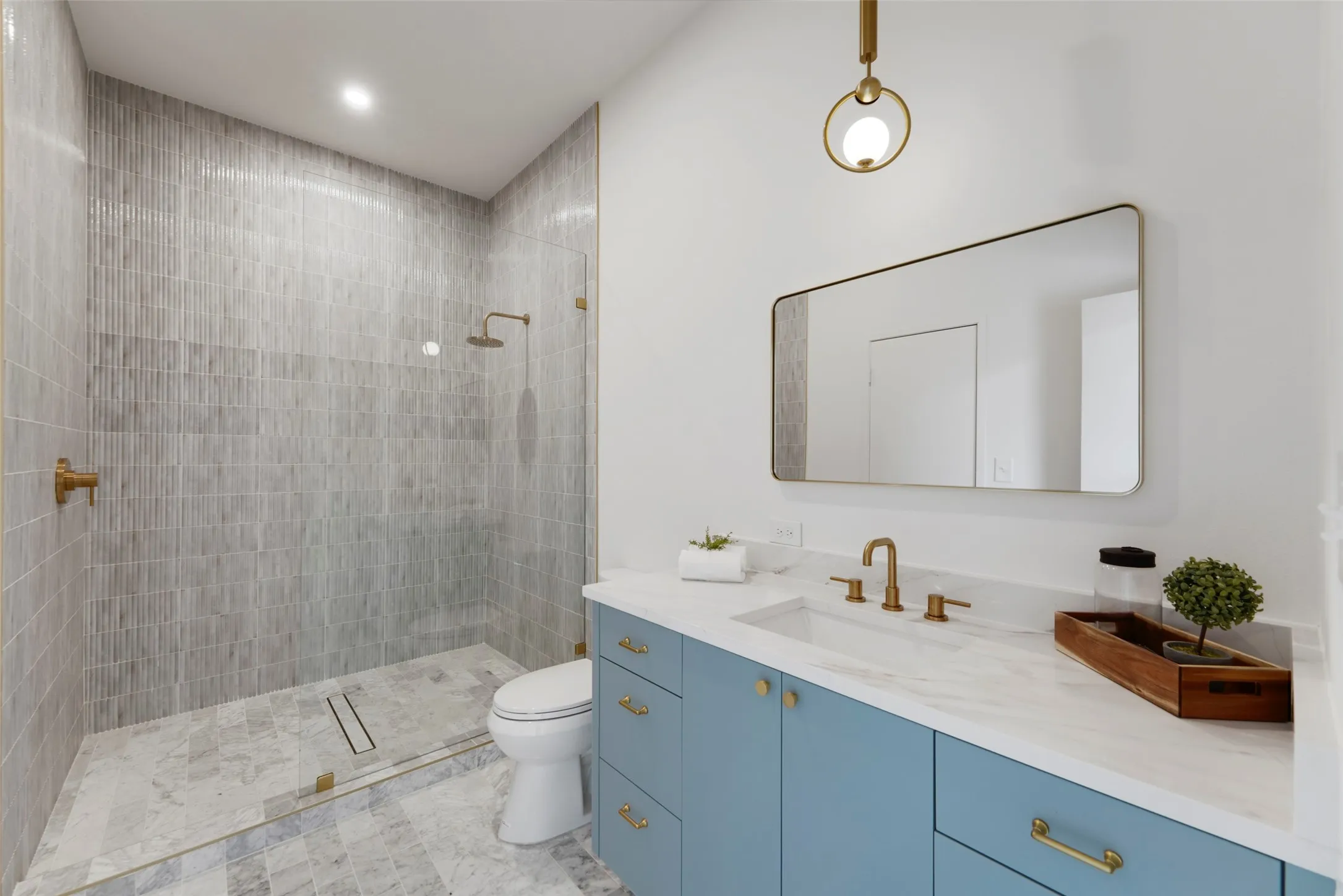 Single Family Residence For Sale in Dallas County , 3110 W Jefferson Boulevard, Dallas, Texas 75211, 4 Bedroom, 3 Bathroom, 2 Garage spaces, 3,796 Sqft, built in 2025, New Construction - Complete, mls#20995870, Real Estate Agent in Dallas, Homes For Sale in Dallas county, Homes For Sale in Dallas, Realtor in Dallas Texas, Real Estate Brokerage Independent Realty Texas, Luminita Cordes Realtor
