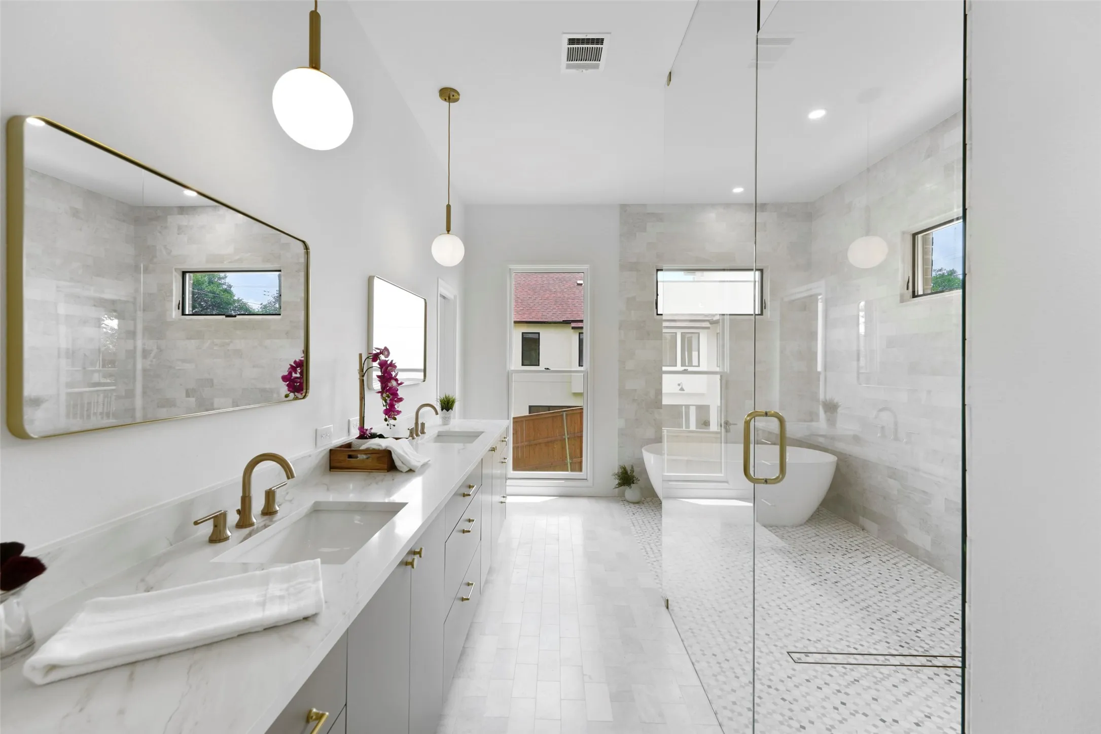 Single Family Residence For Sale in Dallas County , 3110 W Jefferson Boulevard, Dallas, Texas 75211, 4 Bedroom, 3 Bathroom, 2 Garage spaces, 3,796 Sqft, built in 2025, New Construction - Complete, mls#20995870, Real Estate Agent in Dallas, Homes For Sale in Dallas county, Homes For Sale in Dallas, Realtor in Dallas Texas, Real Estate Brokerage Independent Realty Texas, Luminita Cordes Realtor