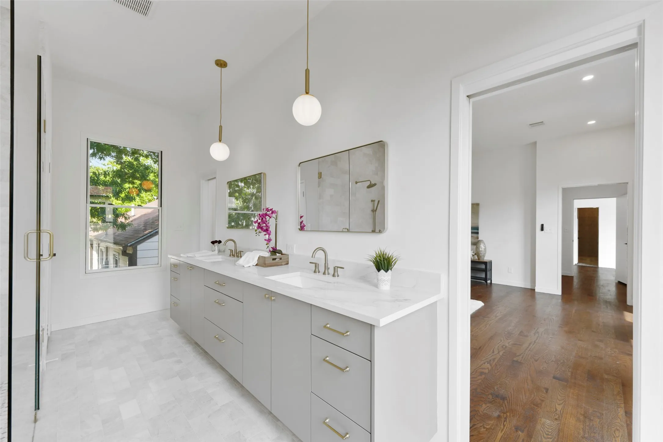 Single Family Residence For Sale in Dallas County , 3110 W Jefferson Boulevard, Dallas, Texas 75211, 4 Bedroom, 3 Bathroom, 2 Garage spaces, 3,796 Sqft, built in 2025, New Construction - Complete, mls#20995870, Real Estate Agent in Dallas, Homes For Sale in Dallas county, Homes For Sale in Dallas, Realtor in Dallas Texas, Real Estate Brokerage Independent Realty Texas, Luminita Cordes Realtor