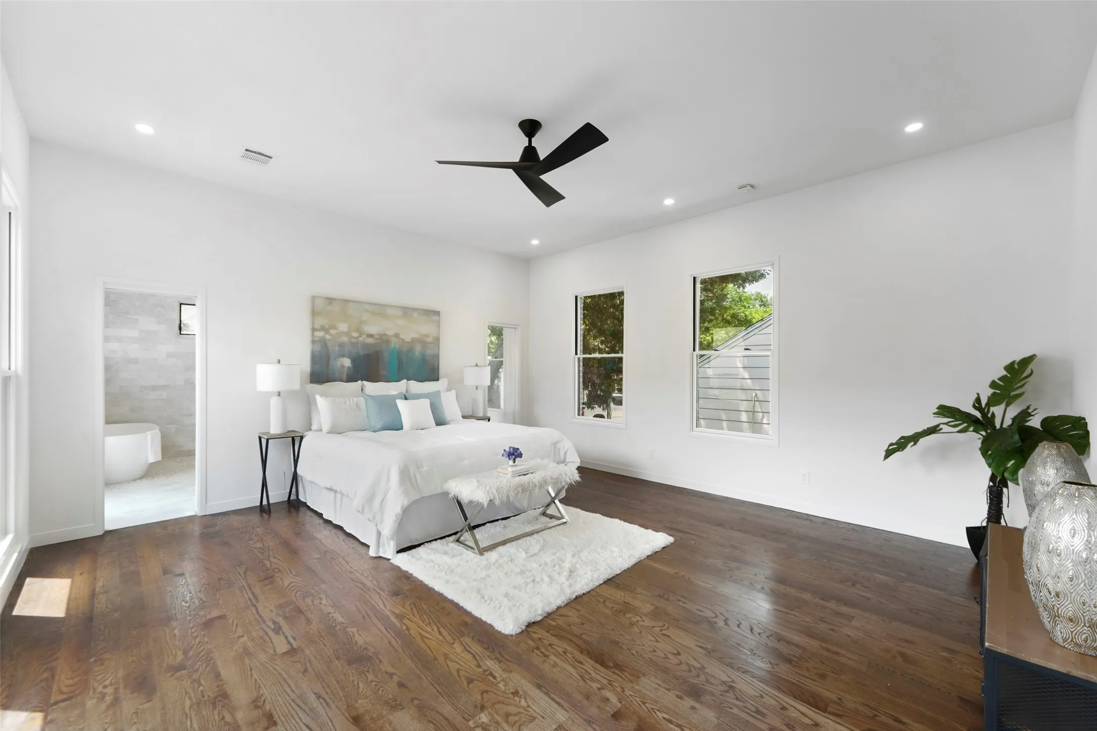 Single Family Residence For Sale in Dallas County , 3110 W Jefferson Boulevard, Dallas, Texas 75211, 4 Bedroom, 3 Bathroom, 2 Garage spaces, 3,796 Sqft, built in 2025, New Construction - Complete, mls#20995870, Real Estate Agent in Dallas, Homes For Sale in Dallas county, Homes For Sale in Dallas, Realtor in Dallas Texas, Real Estate Brokerage Independent Realty Texas, Luminita Cordes Realtor