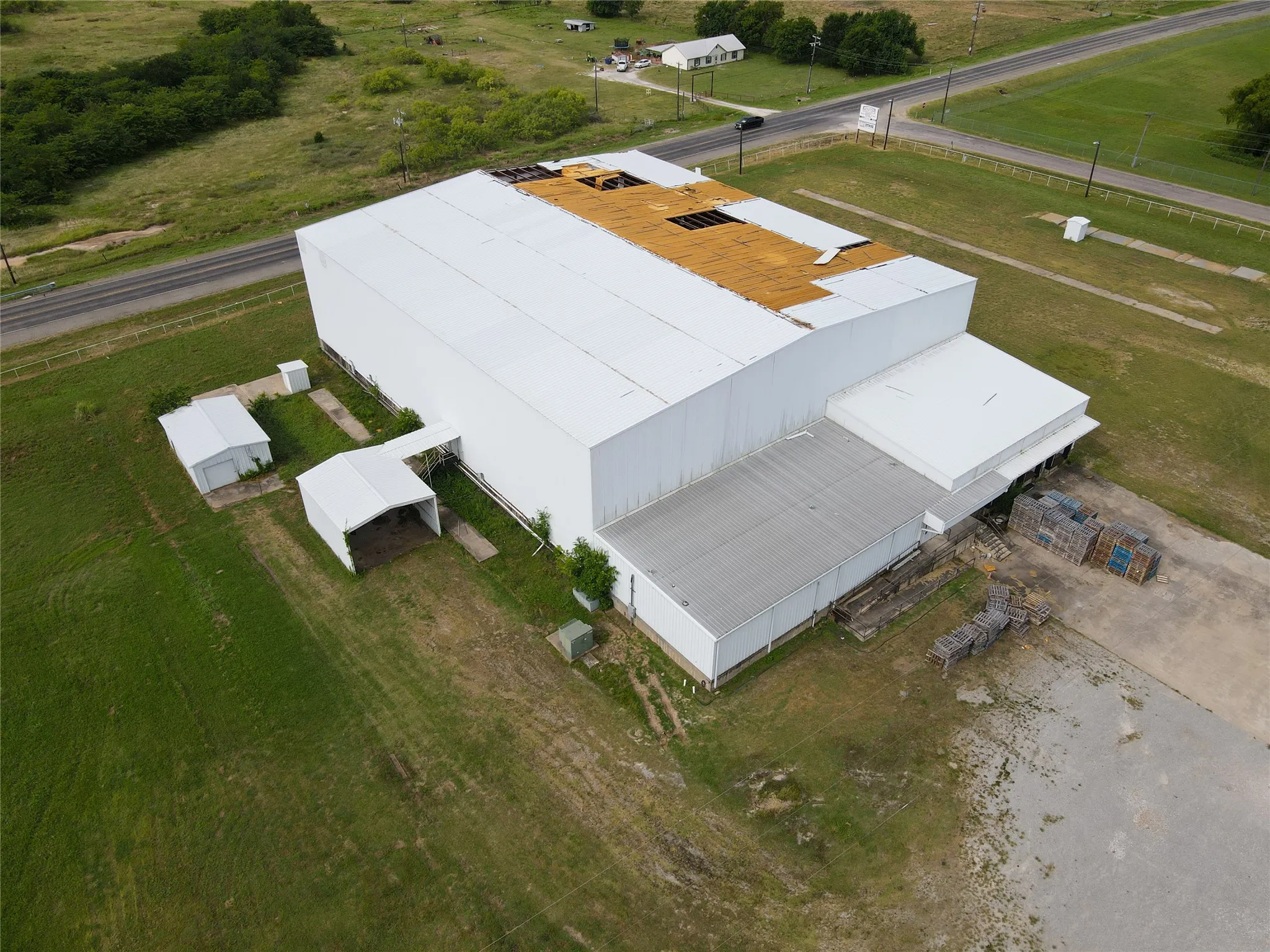 Warehouse For Rent in Grayson County , 72 Gibbons Road, Southmayd, Texas 75092, 0, 0, Garage spaces, 0 Sqft, built in 1990, Preowned, Price $6, mls#20996281, Real Estate Agent in Southmayd, Homes For Rent in Grayson county, Homes For Rent in Southmayd, Realtor in Southmayd Texas, Real Estate Brokerage Independent Realty Texas, Luminita Cordes Realtor
