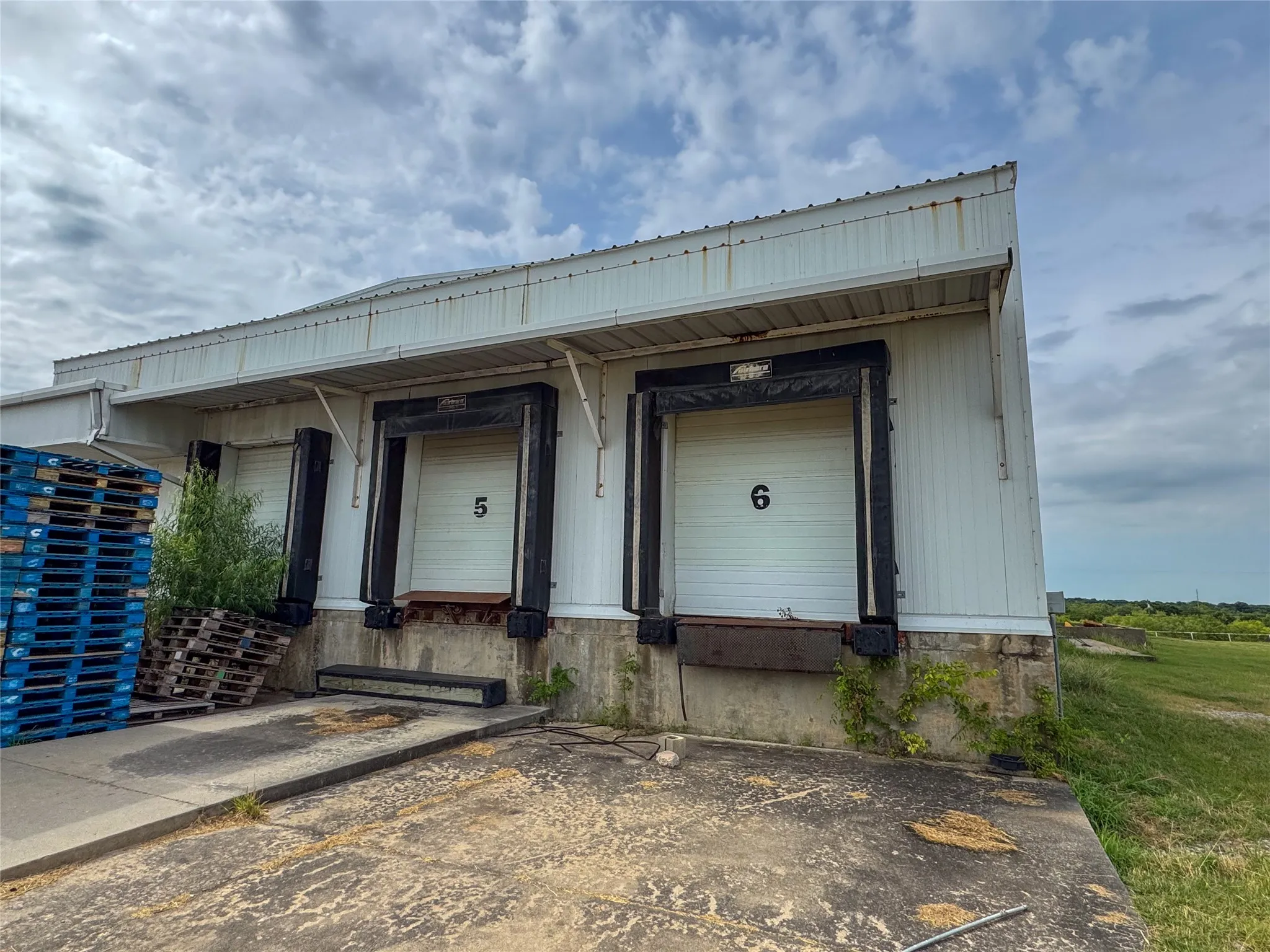 Warehouse For Rent in Grayson County , 72 Gibbons Road, Southmayd, Texas 75092, 0, 0, Garage spaces, 0 Sqft, built in 1990, Preowned, Price $6, mls#20996281, Real Estate Agent in Southmayd, Homes For Rent in Grayson county, Homes For Rent in Southmayd, Realtor in Southmayd Texas, Real Estate Brokerage Independent Realty Texas, Luminita Cordes Realtor