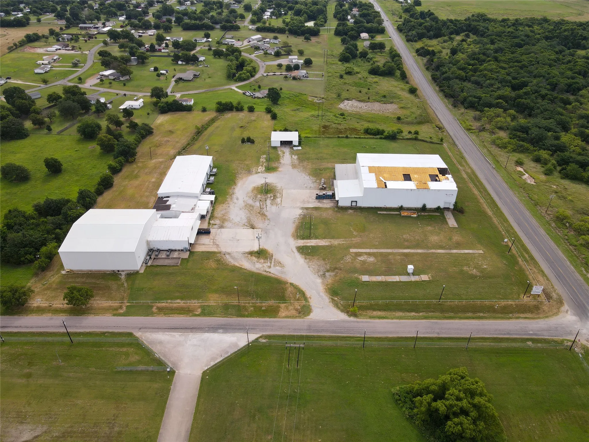 Warehouse For Rent in Grayson County , 72 Gibbons Road, Southmayd, Texas 75092, 0, 0, Garage spaces, 0 Sqft, built in 1990, Preowned, Price $6, mls#20996281, Real Estate Agent in Southmayd, Homes For Rent in Grayson county, Homes For Rent in Southmayd, Realtor in Southmayd Texas, Real Estate Brokerage Independent Realty Texas, Luminita Cordes Realtor