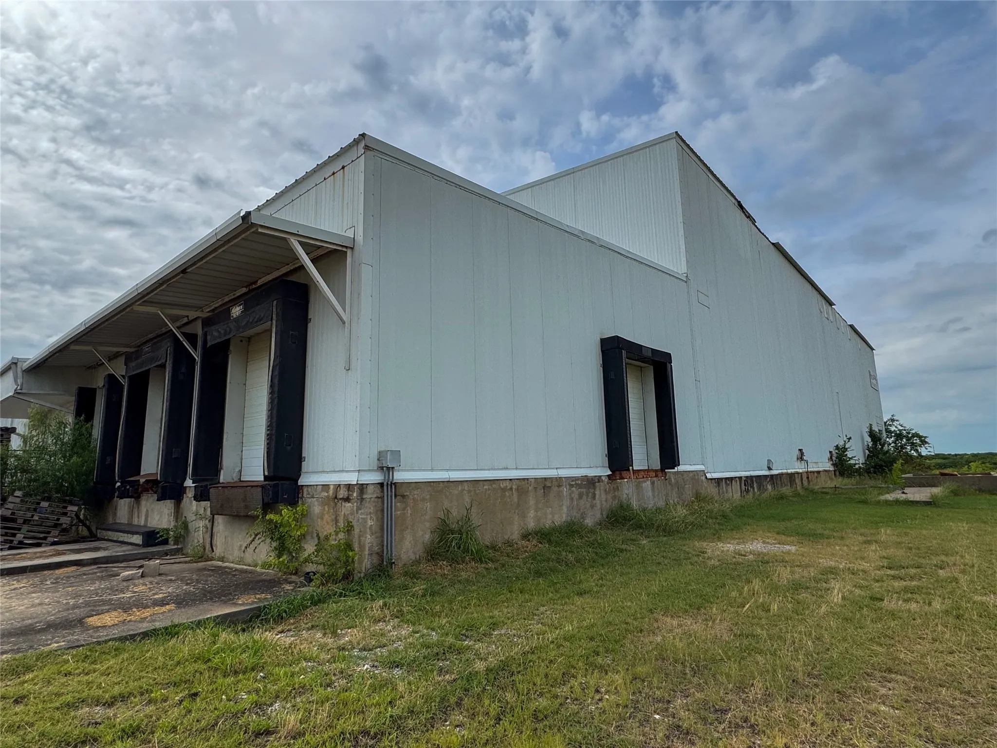 Warehouse For Rent in Grayson County , 72 Gibbons Road, Southmayd, Texas 75092, 0, 0, Garage spaces, 0 Sqft, built in 1990, Preowned, Price $6, mls#20996281, Real Estate Agent in Southmayd, Homes For Rent in Grayson county, Homes For Rent in Southmayd, Realtor in Southmayd Texas, Real Estate Brokerage Independent Realty Texas, Luminita Cordes Realtor