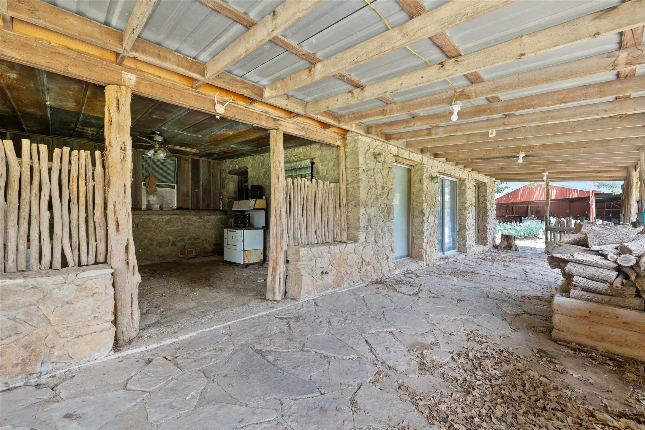 Single Family Residence For Sale in Brown County , 601 Country Oaks Lane, Brownwood, Texas 76801, 2 Bedroom, 2 Bathroom, Garage spaces, 1,936 Sqft, built in 1989, Preowned, mls#20997277, Real Estate Agent in Brownwood, Homes For Sale in Brown county, Homes For Sale in Brownwood, Realtor in Brownwood Texas, Real Estate Brokerage Independent Realty Texas, Luminita Cordes Realtor