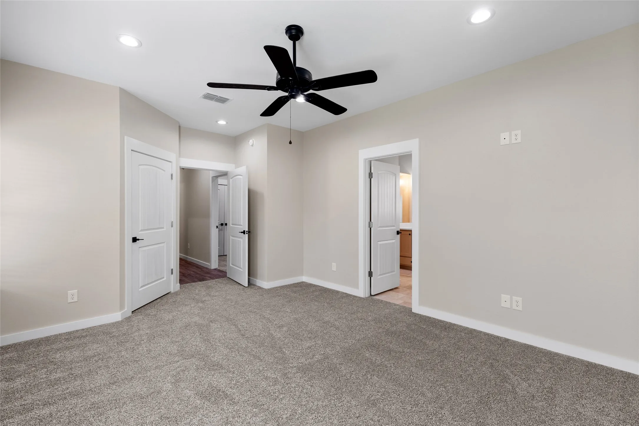 Single Family Residence For Sale in Hopkins County , 655 League Street, Sulphur Springs, Texas 75482, 3 Bedroom, 2 Bathroom, 2 Garage spaces, 1,658 Sqft, built in 2025, New Construction - Incomplete, mls#20988115, Real Estate Agent in Sulphur Springs, Homes For Sale in Hopkins county, Homes For Sale in Sulphur Springs, Realtor in Sulphur Springs Texas, Real Estate Brokerage Independent Realty Texas, Luminita Cordes Realtor