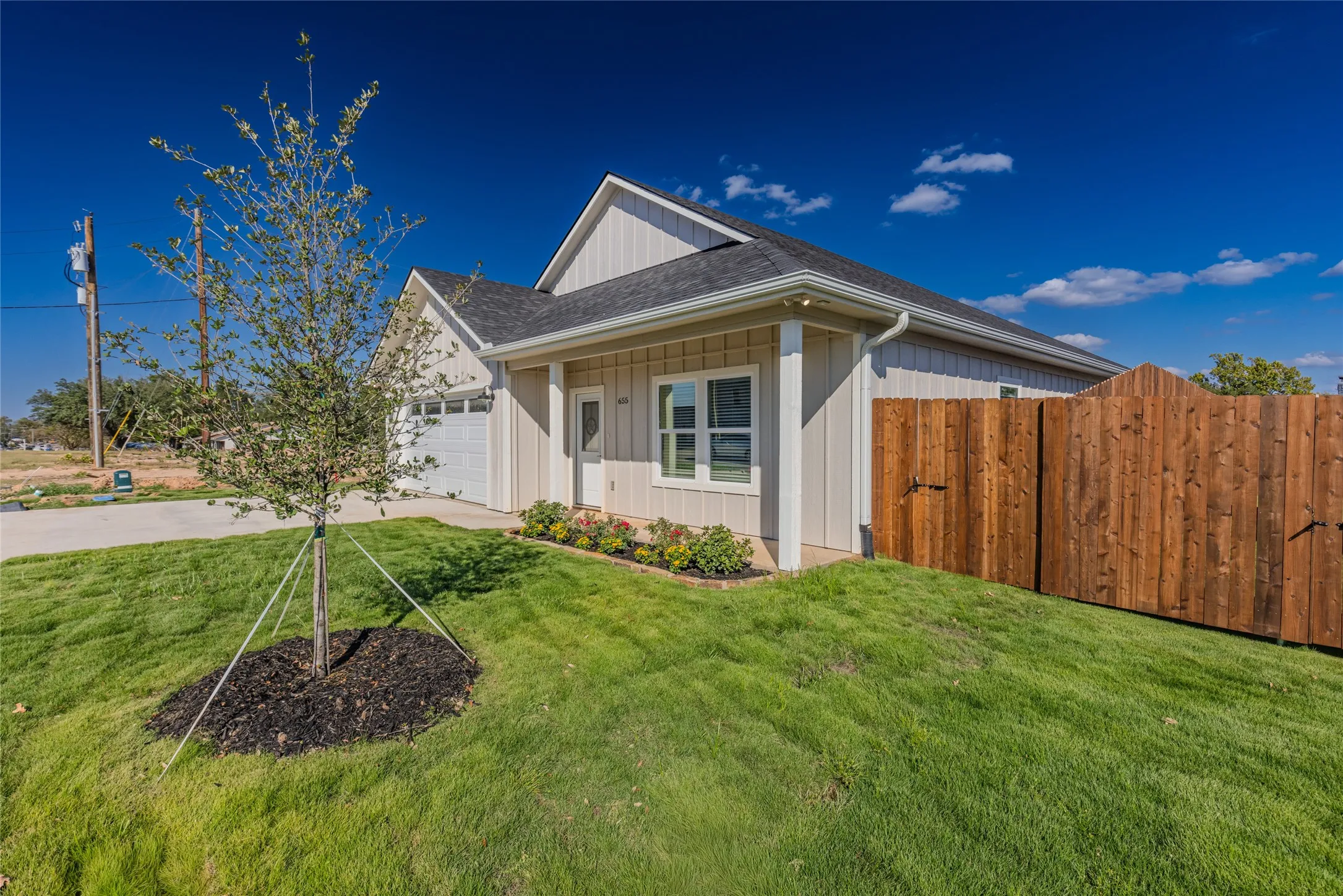 Single Family Residence For Sale in Hopkins County , 655 League Street, Sulphur Springs, Texas 75482, 3 Bedroom, 2 Bathroom, 2 Garage spaces, 1,658 Sqft, built in 2025, New Construction - Incomplete, mls#20988115, Real Estate Agent in Sulphur Springs, Homes For Sale in Hopkins county, Homes For Sale in Sulphur Springs, Realtor in Sulphur Springs Texas, Real Estate Brokerage Independent Realty Texas, Luminita Cordes Realtor