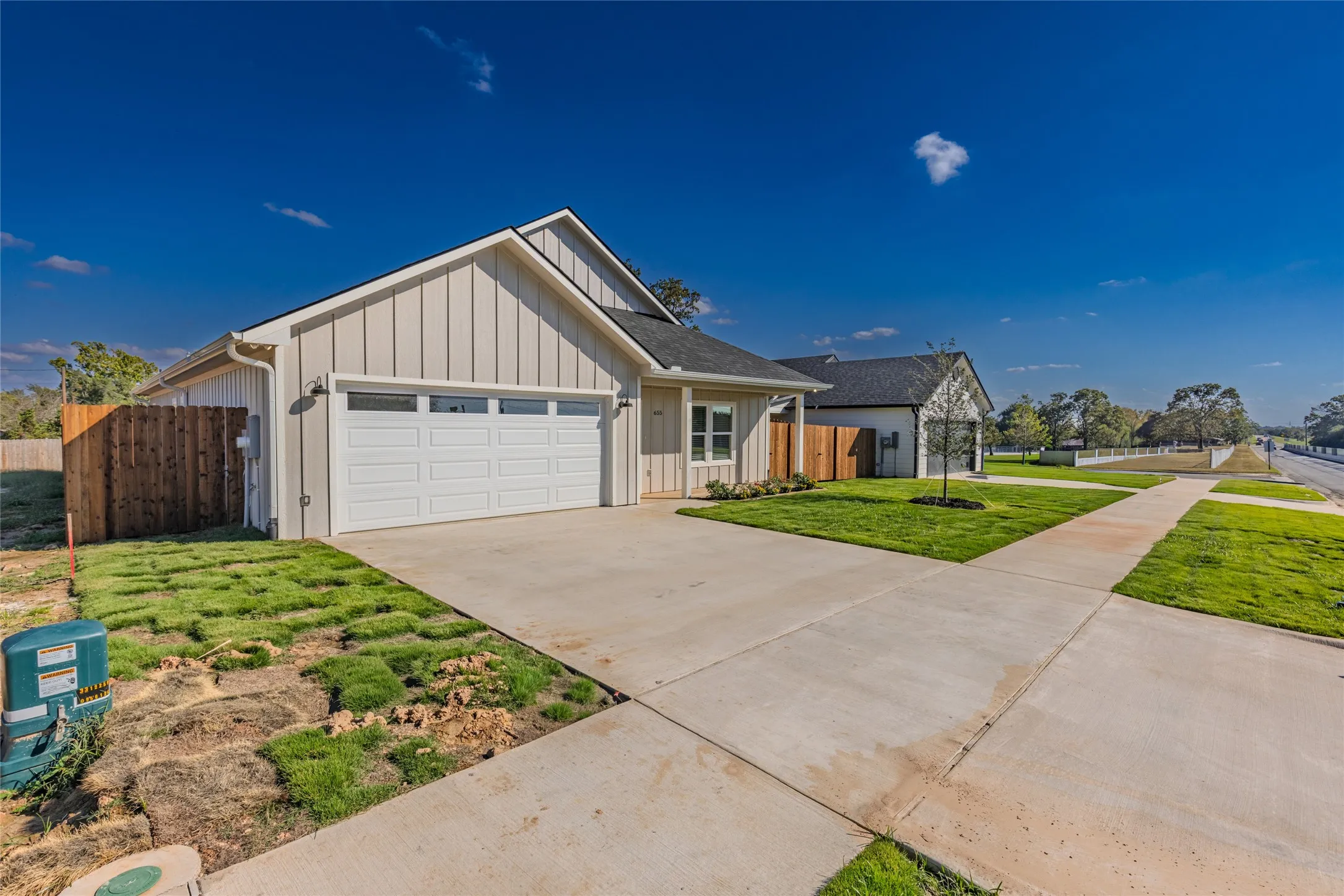 Single Family Residence For Sale in Hopkins County , 655 League Street, Sulphur Springs, Texas 75482, 3 Bedroom, 2 Bathroom, 2 Garage spaces, 1,658 Sqft, built in 2025, New Construction - Incomplete, mls#20988115, Real Estate Agent in Sulphur Springs, Homes For Sale in Hopkins county, Homes For Sale in Sulphur Springs, Realtor in Sulphur Springs Texas, Real Estate Brokerage Independent Realty Texas, Luminita Cordes Realtor