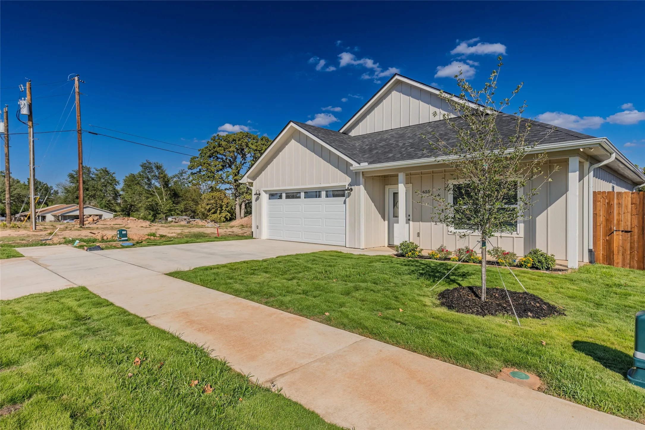 Single Family Residence For Sale in Hopkins County , 655 League Street, Sulphur Springs, Texas 75482, 3 Bedroom, 2 Bathroom, 2 Garage spaces, 1,658 Sqft, built in 2025, New Construction - Incomplete, mls#20988115, Real Estate Agent in Sulphur Springs, Homes For Sale in Hopkins county, Homes For Sale in Sulphur Springs, Realtor in Sulphur Springs Texas, Real Estate Brokerage Independent Realty Texas, Luminita Cordes Realtor