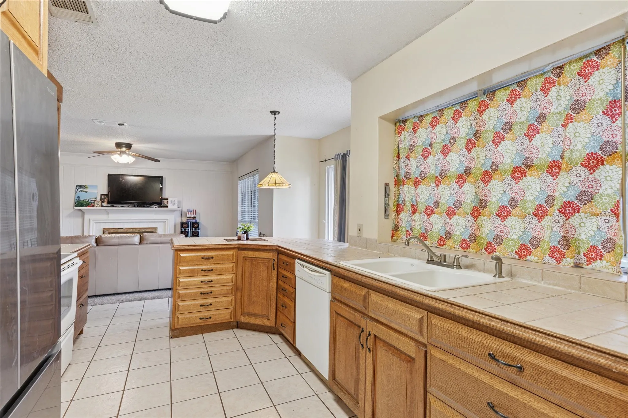 Another view of the kitchen
