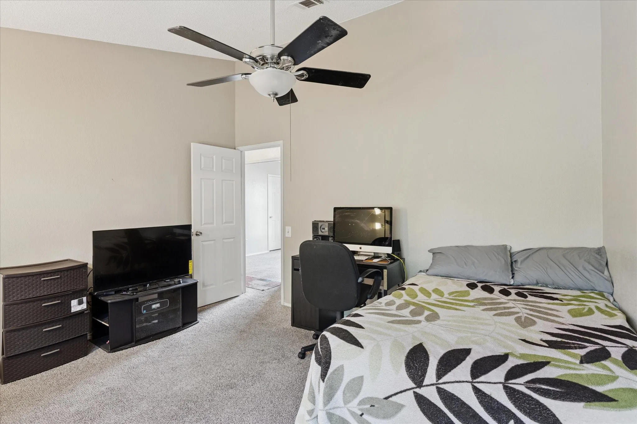 Single Family Residence For Sale in Tarrant County , 2528 Creekwood Lane, Fort Worth, Texas 76123, 4 Bedrooms, 3 Bathrooms, 2 Garage spaces, 1,971 Sqft, built in 1987, Price $290,000, mls#20995962, Real Estate Agent in Fort Worth, Homes For Sale in Tarrant county, Homes For Sale in Fort Worth, Realtor in Fort Worth Texas, Real Estate Brokerage Independent Realty Texas, Luminita Cordes Realtor
