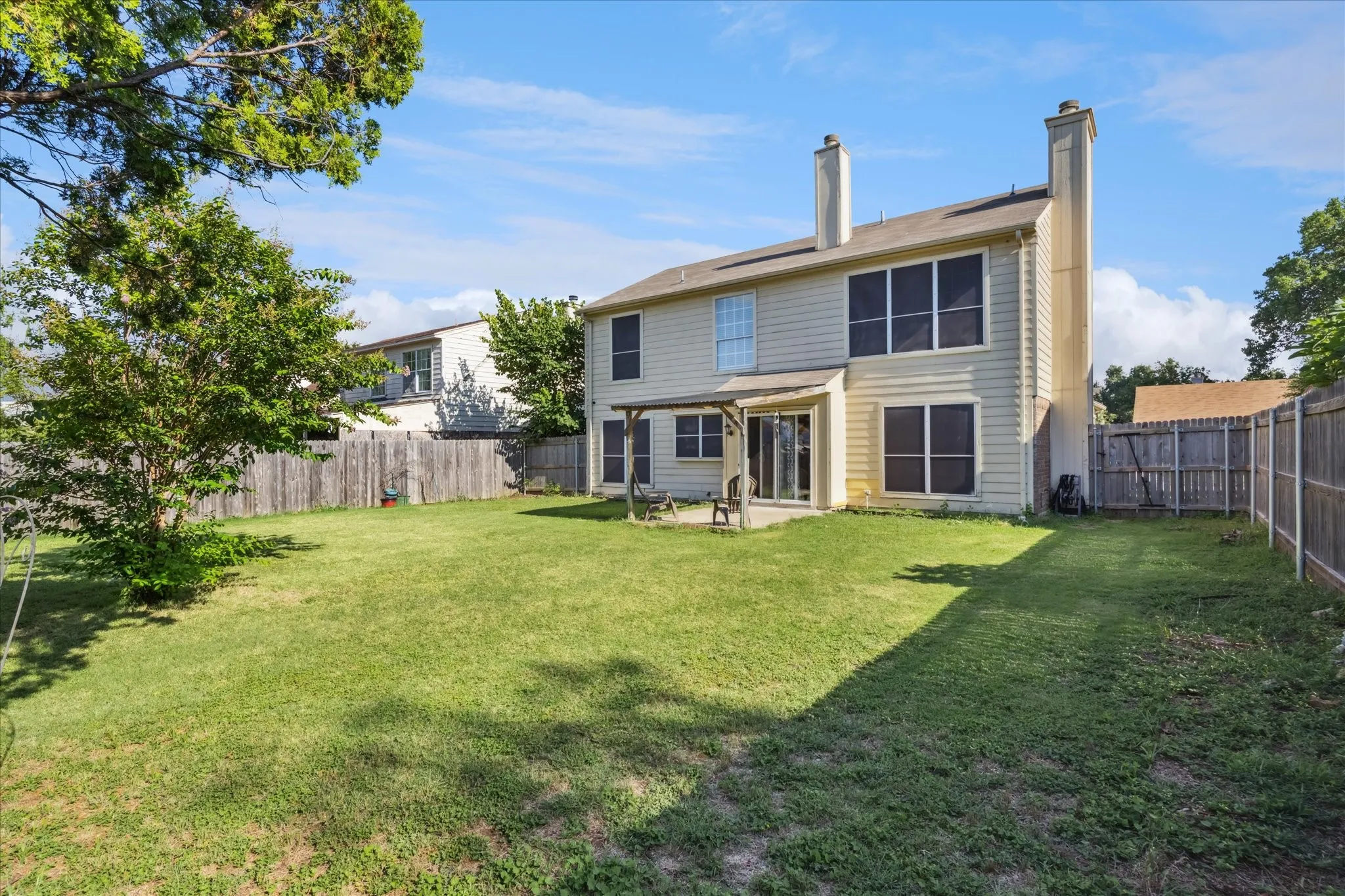 Single Family Residence For Sale in Tarrant County , 2528 Creekwood Lane, Fort Worth, Texas 76123, 4 Bedrooms, 3 Bathrooms, 2 Garage spaces, 1,971 Sqft, built in 1987, Price $290,000, mls#20995962, Real Estate Agent in Fort Worth, Homes For Sale in Tarrant county, Homes For Sale in Fort Worth, Realtor in Fort Worth Texas, Real Estate Brokerage Independent Realty Texas, Luminita Cordes Realtor